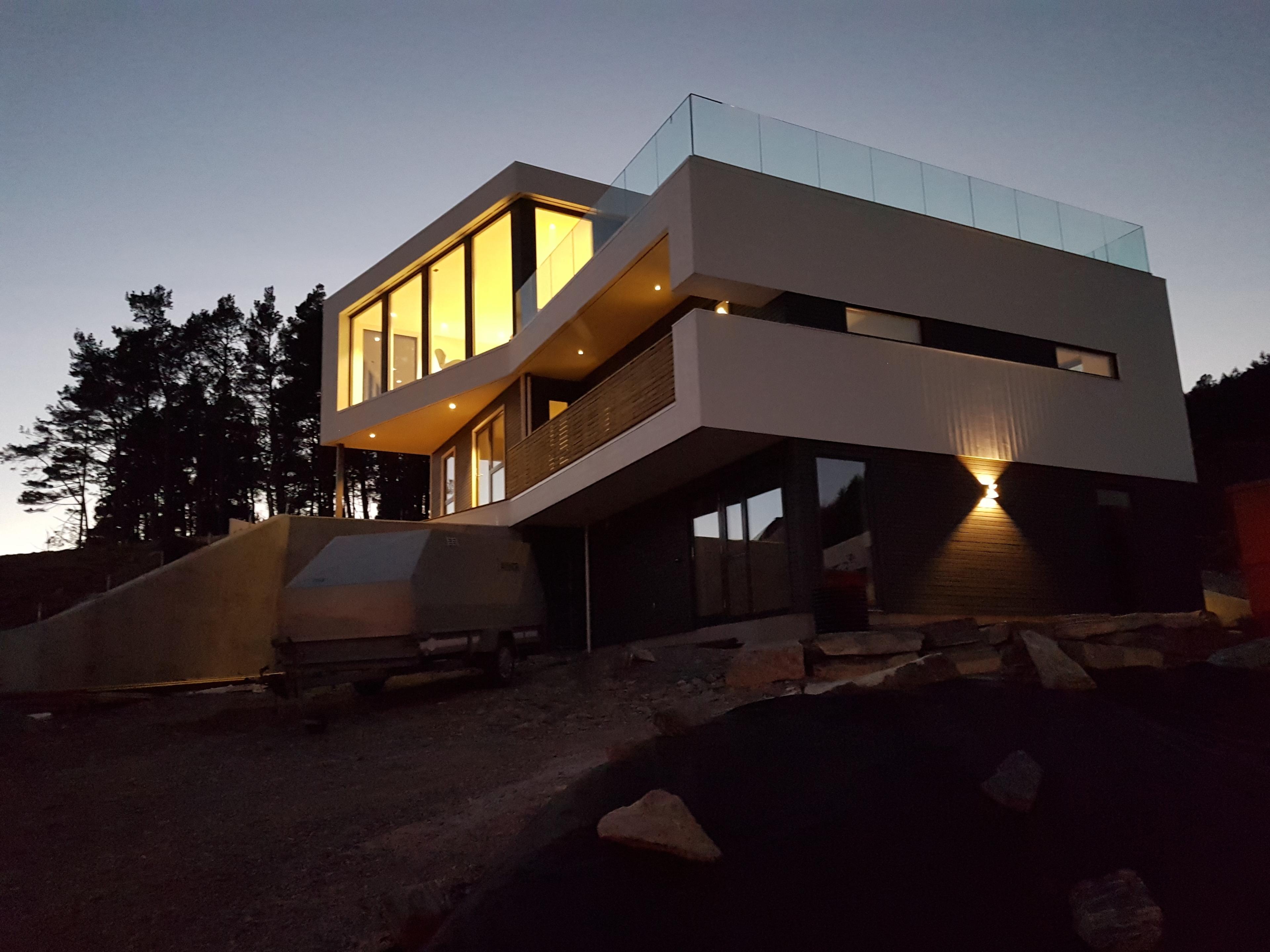 Funkishus satt opp av Bjørge Bygg AS