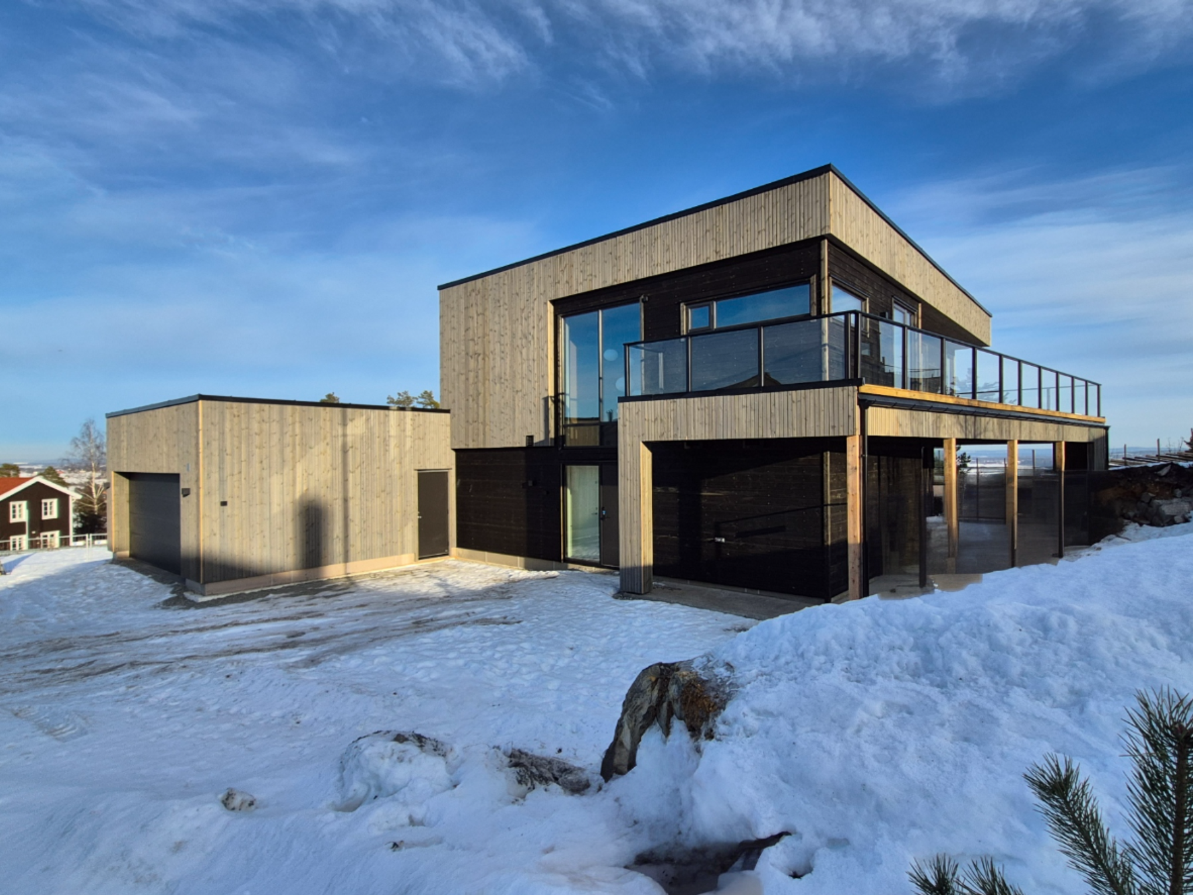 Mesterhus Form, enebolig med innebygget garasje og utleiedel