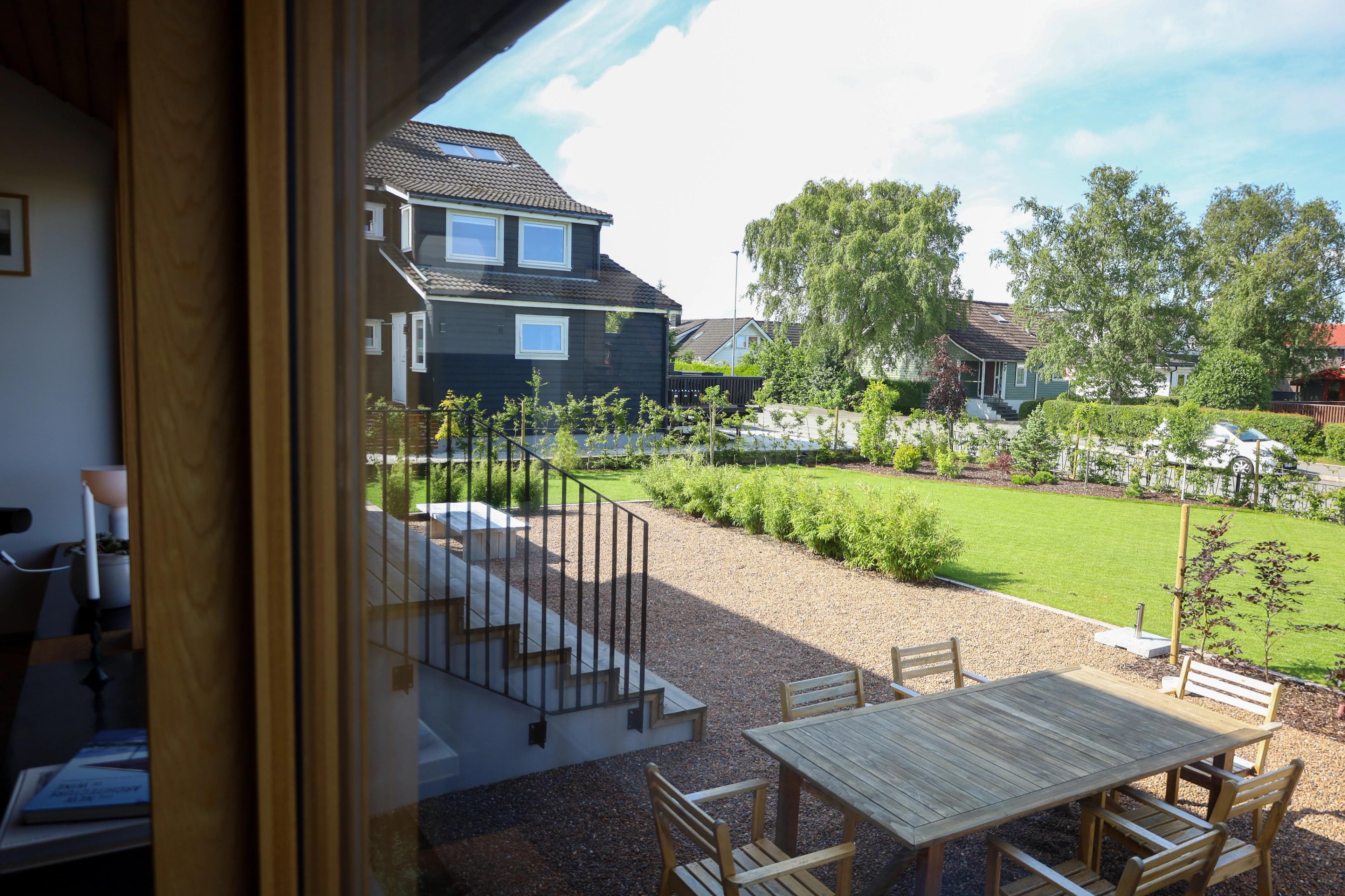 Hage henger naturlig sammen med huset