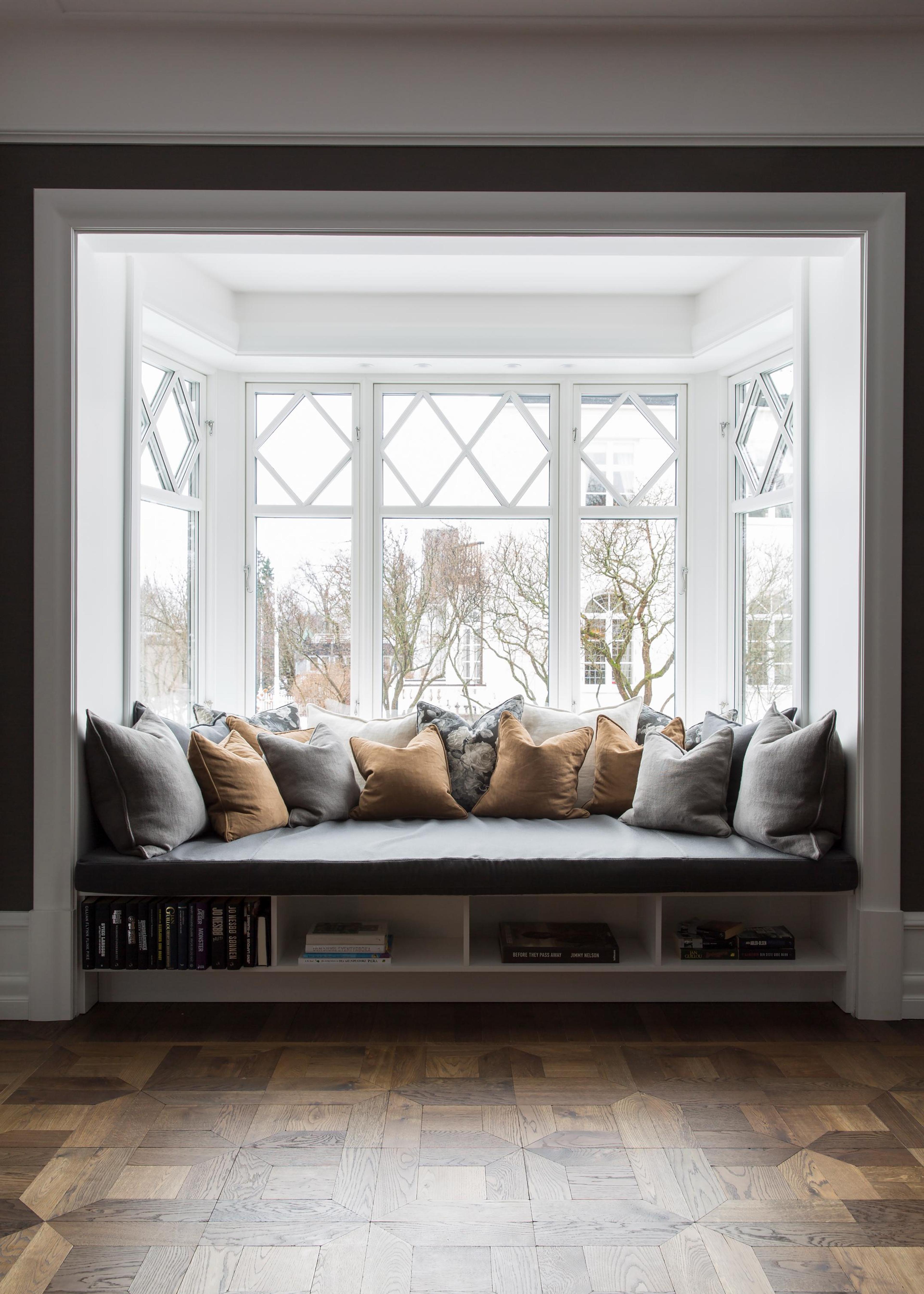 Klassiske hvite vinduer med sprosser fra Frekhaug