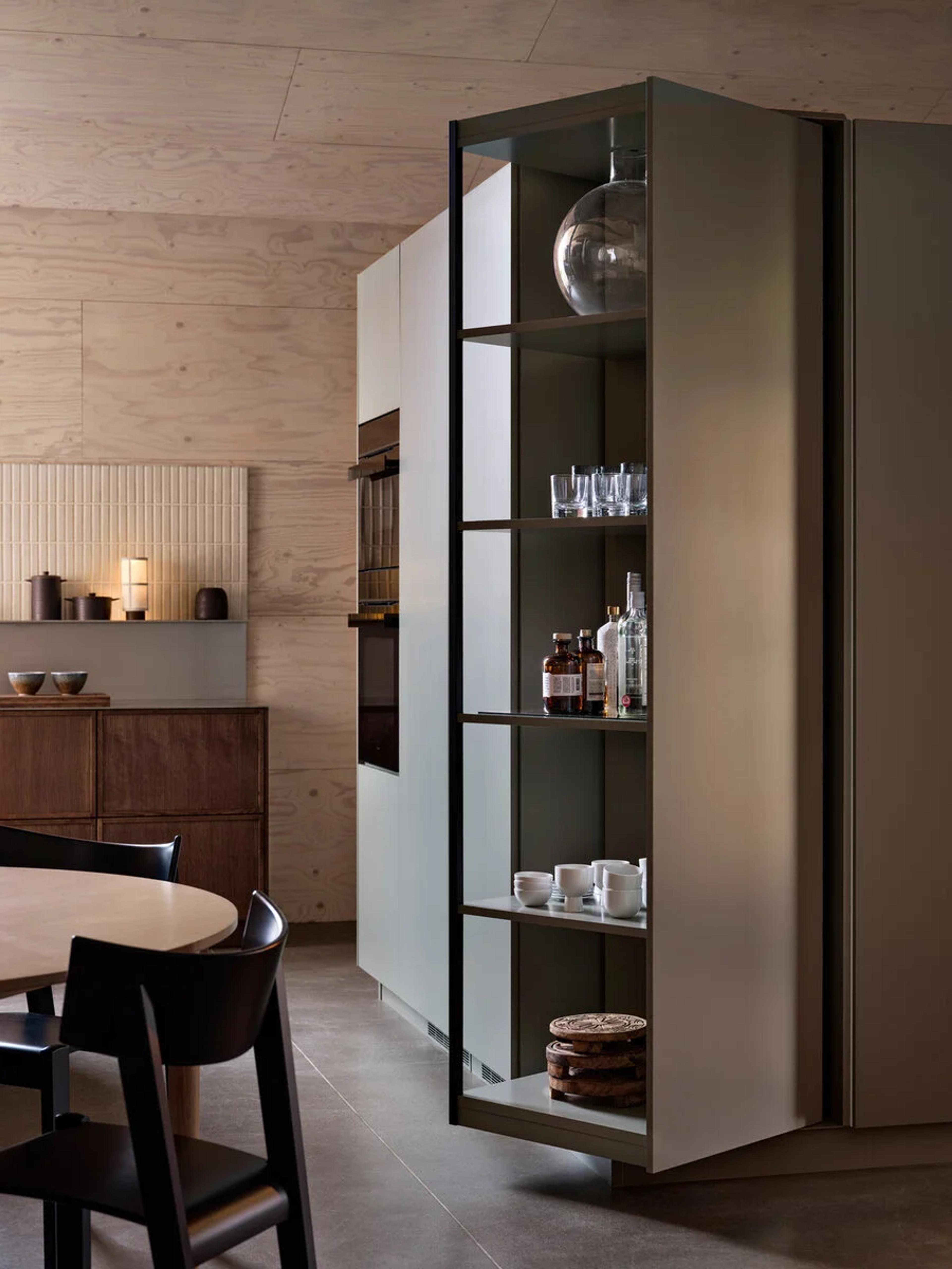 Furnspin er en høysskapsløsning som kan rotere 180 grader