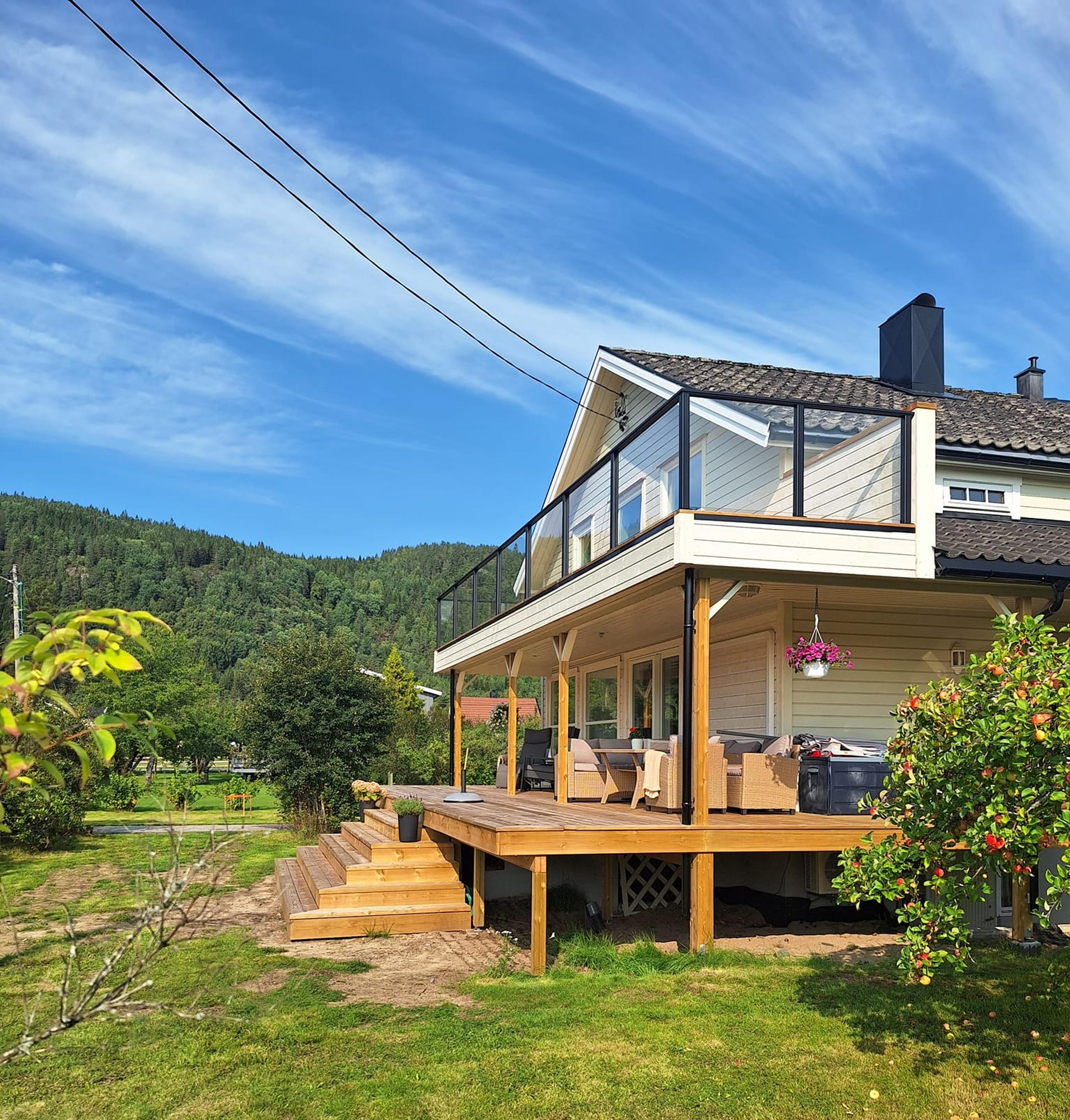 Enebolig med ny veranda og balkong