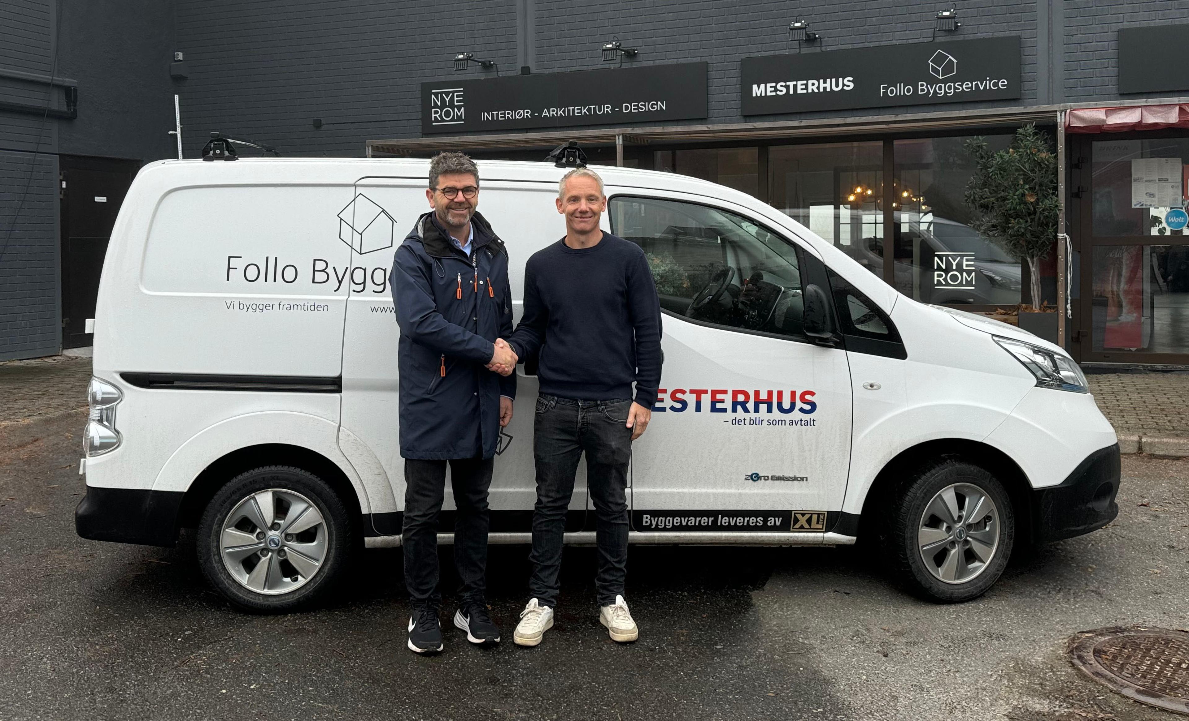 Kjededirektør i Mesterhus Karl Arne Jespersen sammen med Stefan Norberg, daglig leder i Follo Byggservice