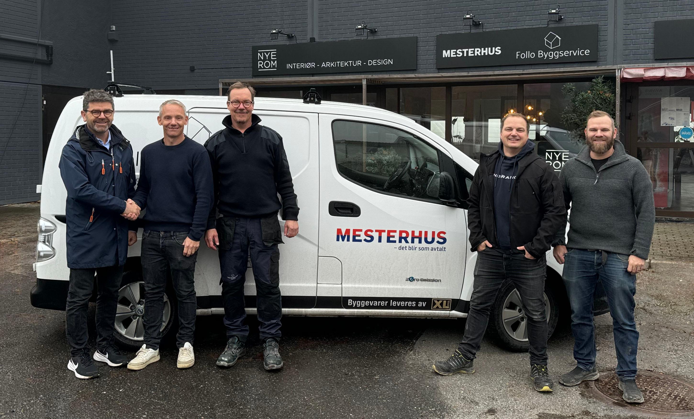 Karl Arne Jespersen fra Mesterhus sammen med Stefan Norberg, Ernst Kristian Stølen, Joachim Norenberg og Øystein Lohne fra Follo Byggservice