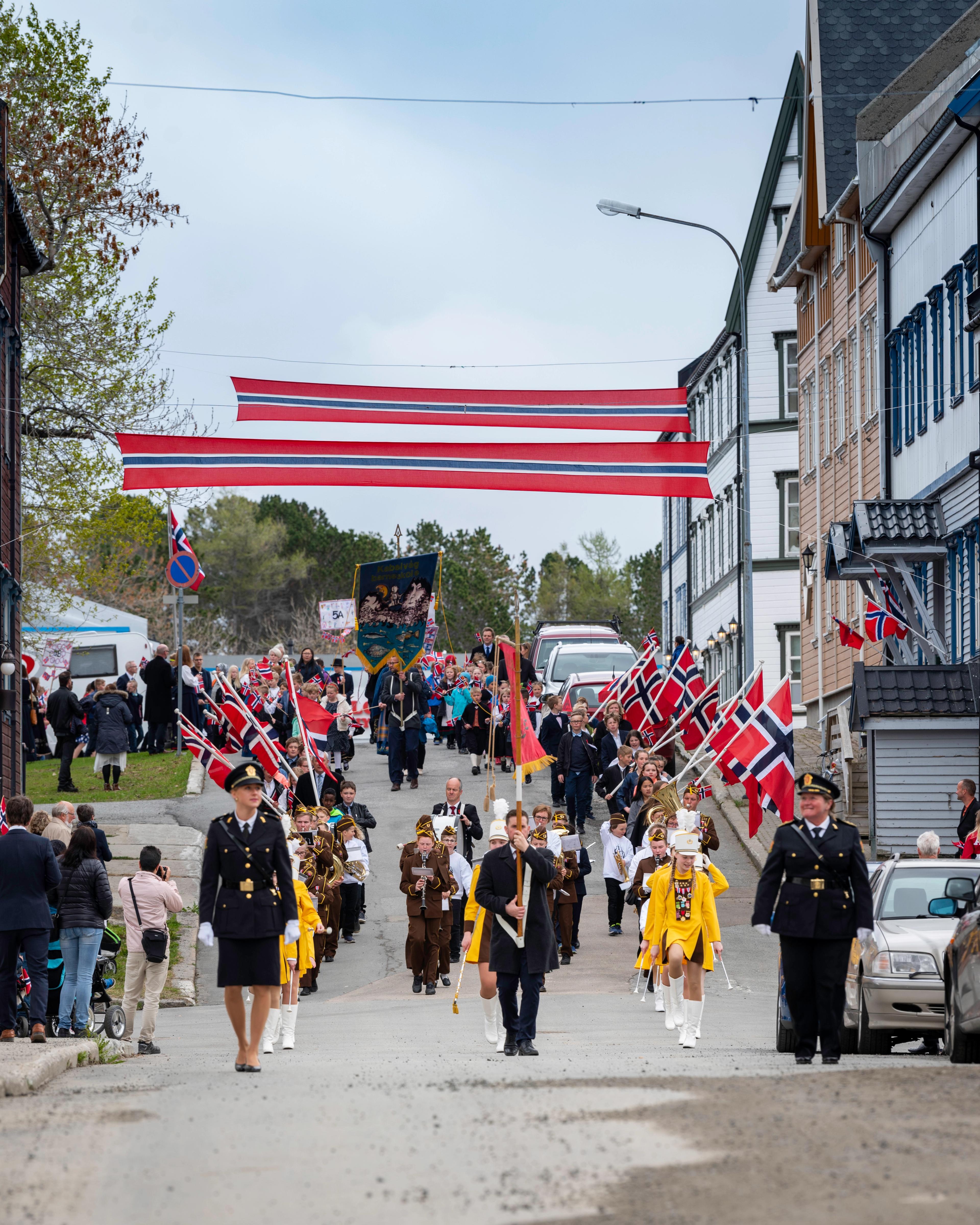 17.mai tog i byen