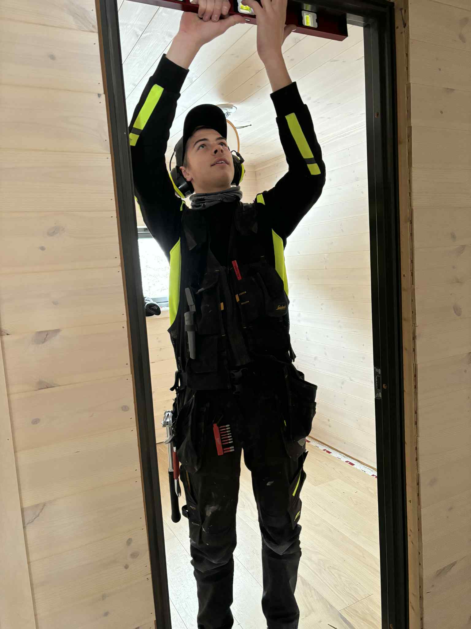 Innsetting av dør, Momrak Mesterbygg