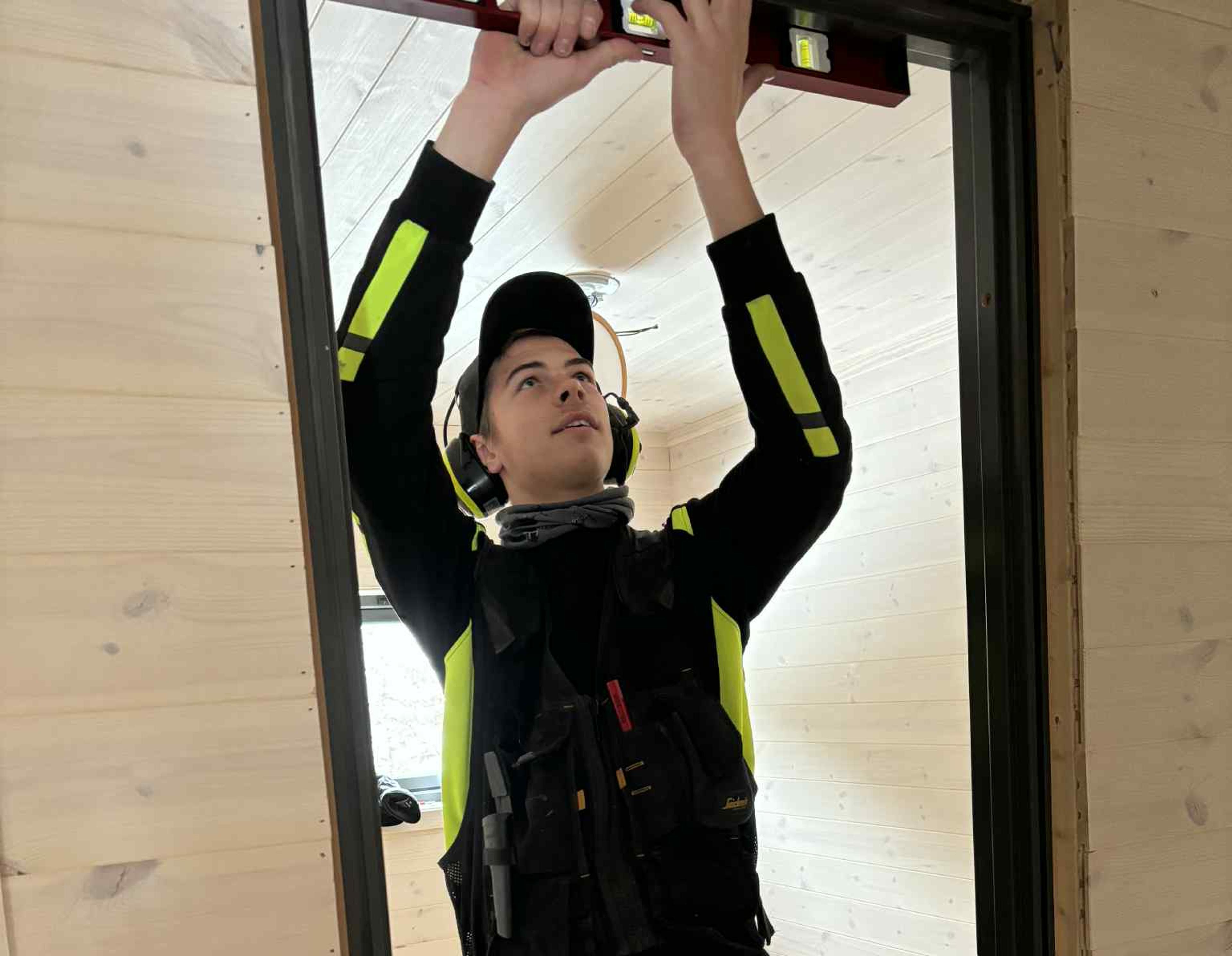 Innsetting av dør, Momrak Mesterbygg