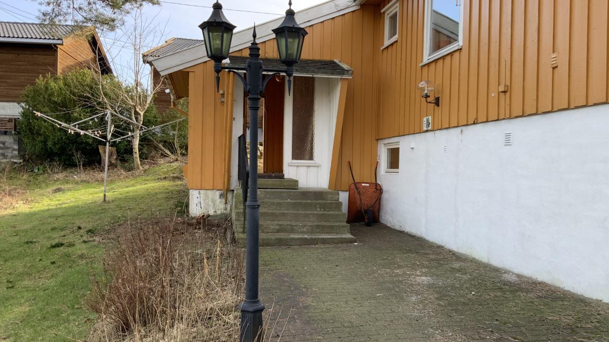 Bilde av boligen før riving