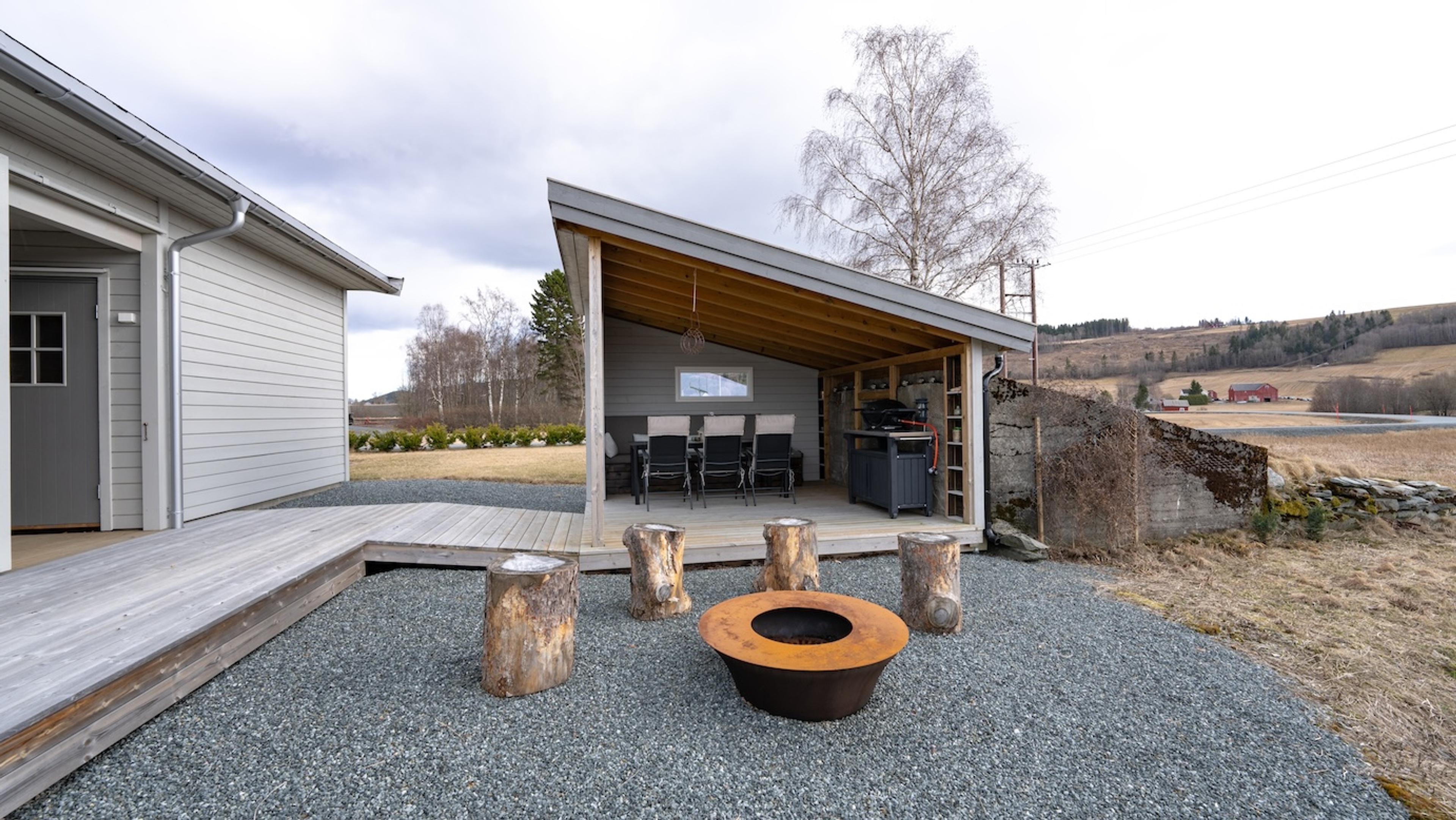 Pergola på terrassen