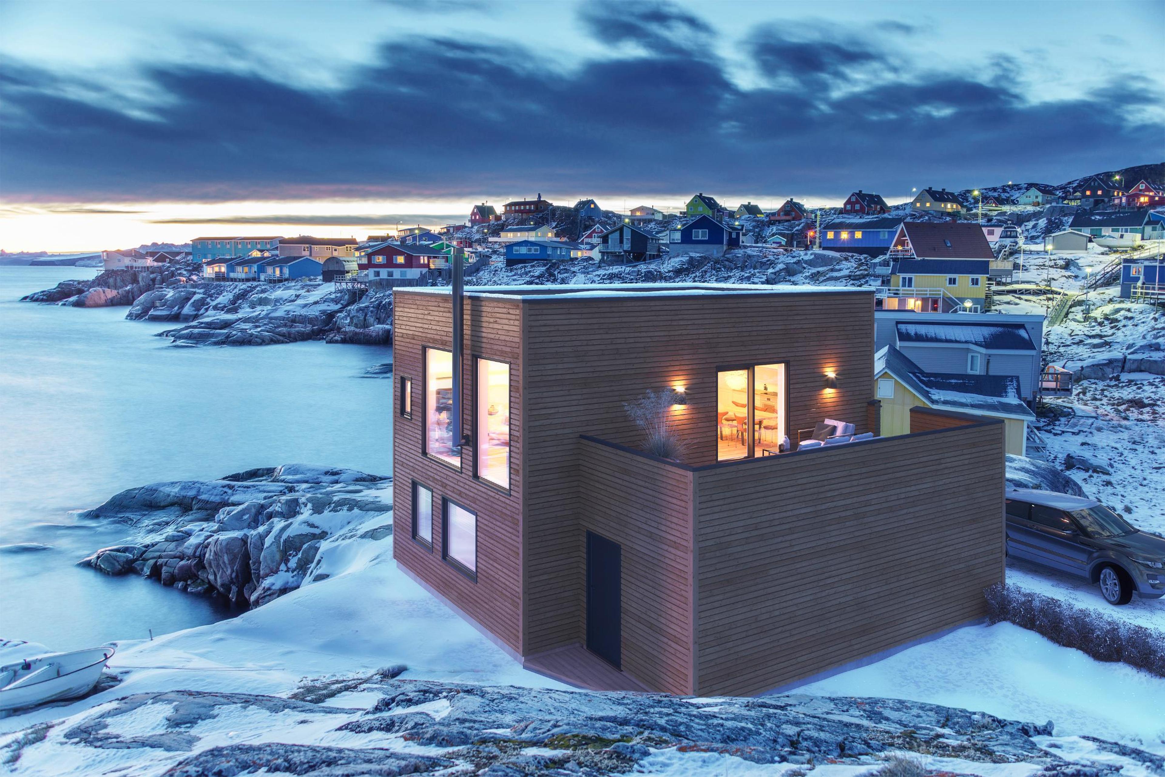 Bildet viser et brunt moderne hus i vinterkledt landskap