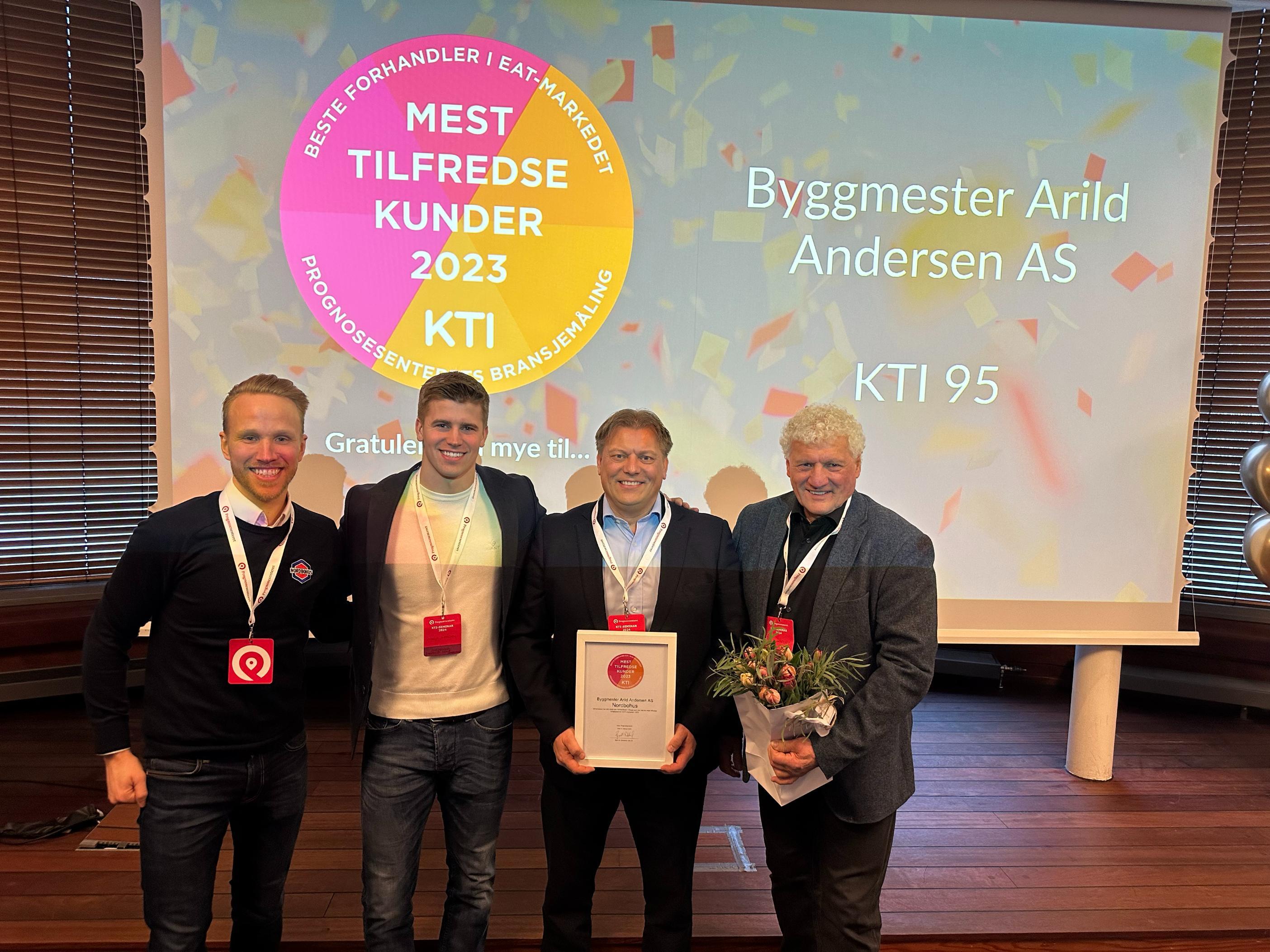 3.generasjoner(!) Andersen. Fra høyre: Arild Andersen, Jon Petter Andersen, Marcus Andersen og salgs- og markedssjef i Nordbohus Christian Heger.