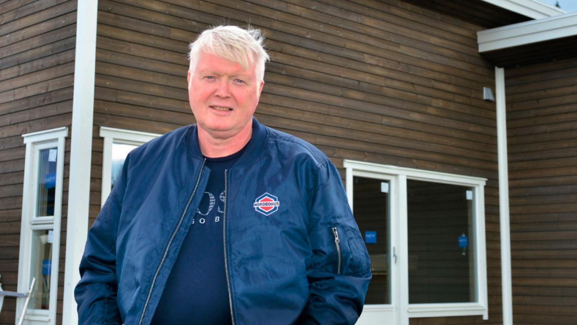 Bjarne Rana foran enebolig
