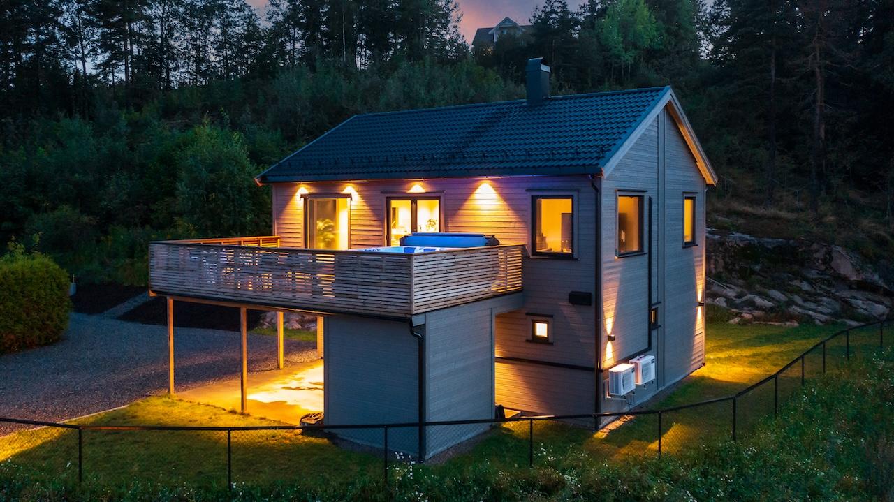 Moderne enebolig, Lufteig - med stor terrasse