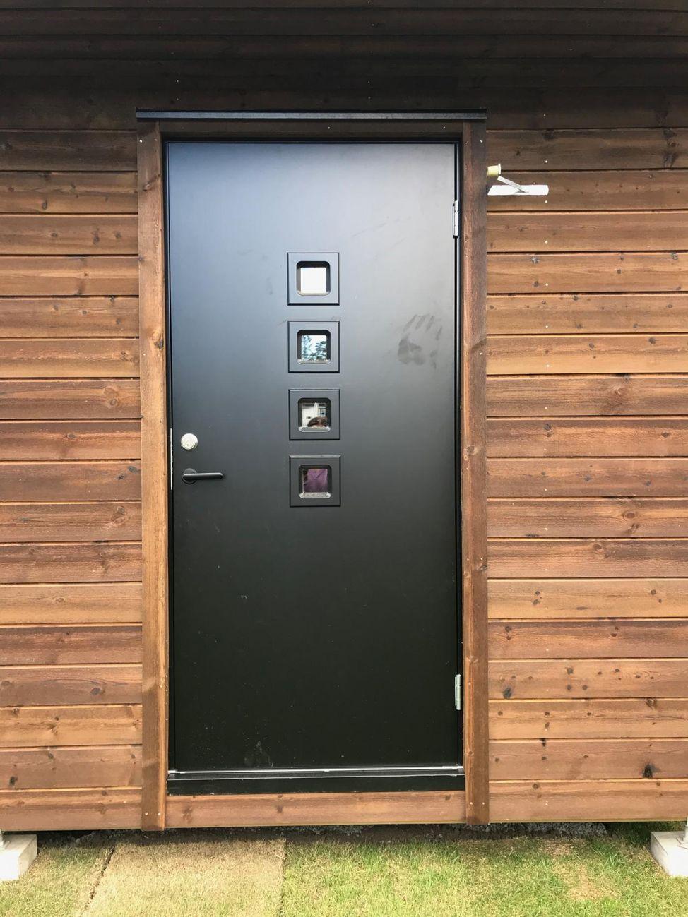 Ytterdør inn til bod fra Swedoor.