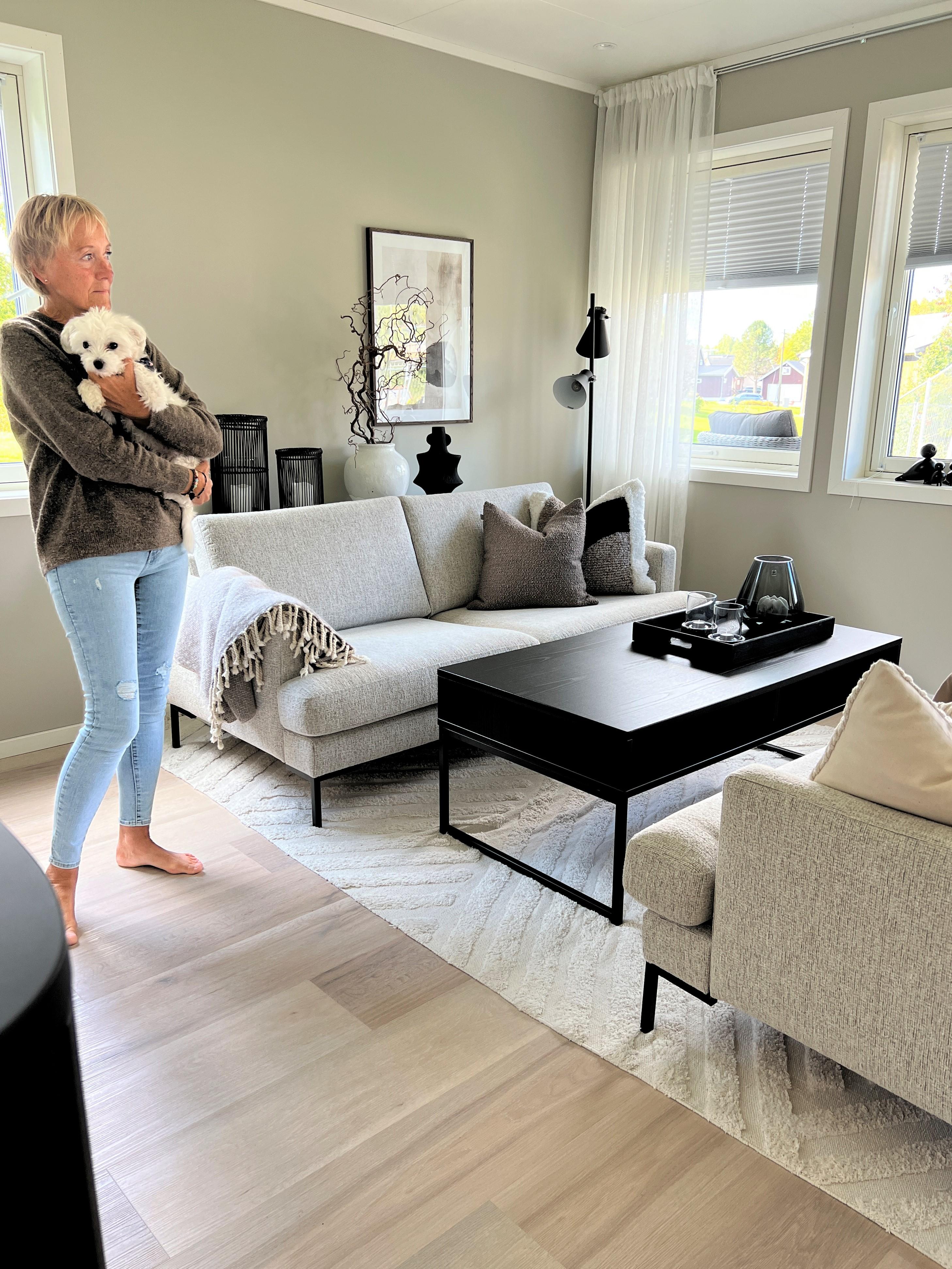 Åse Marit med hunden