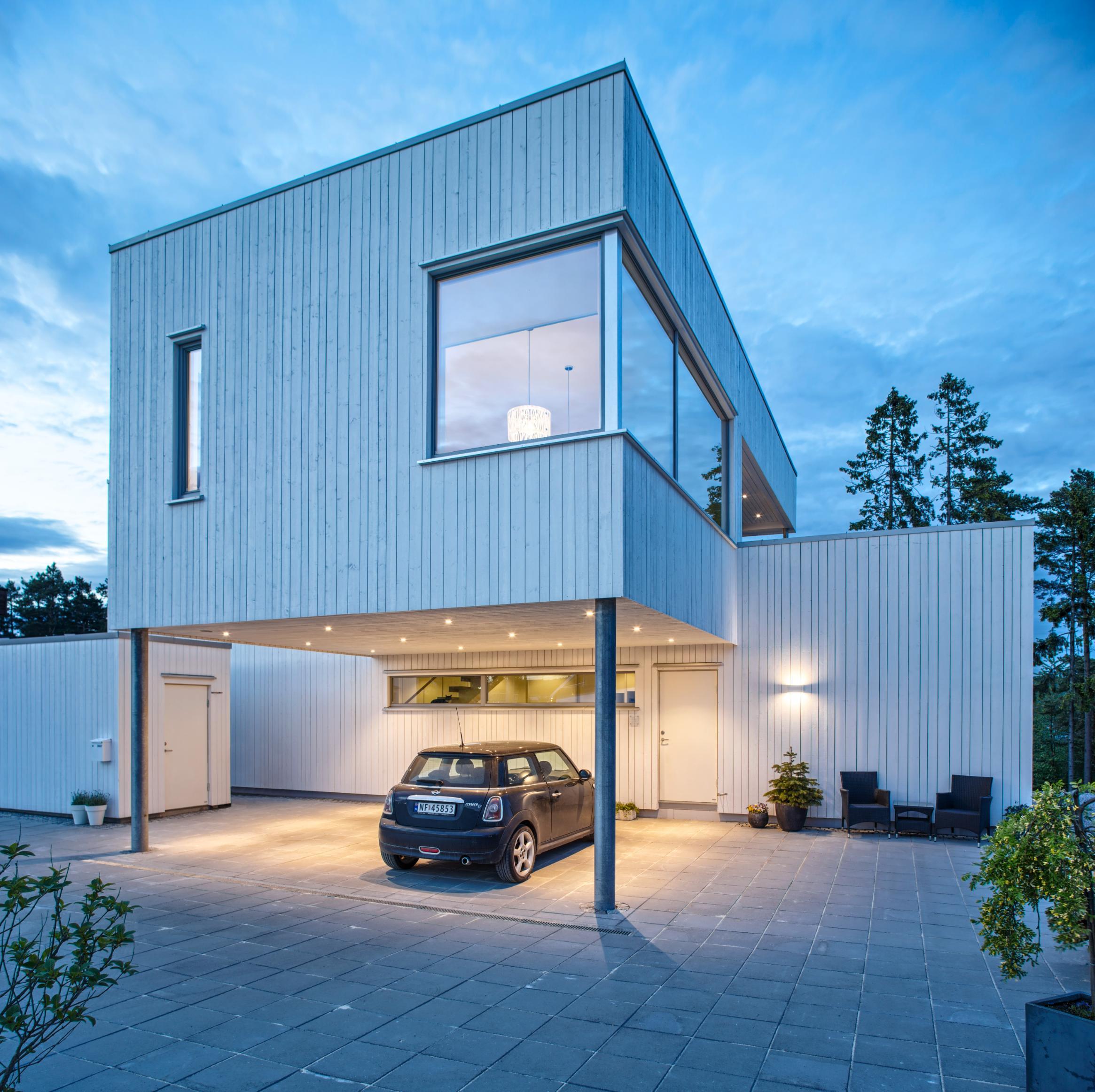 Moderne hus med vinduer fra Nordan