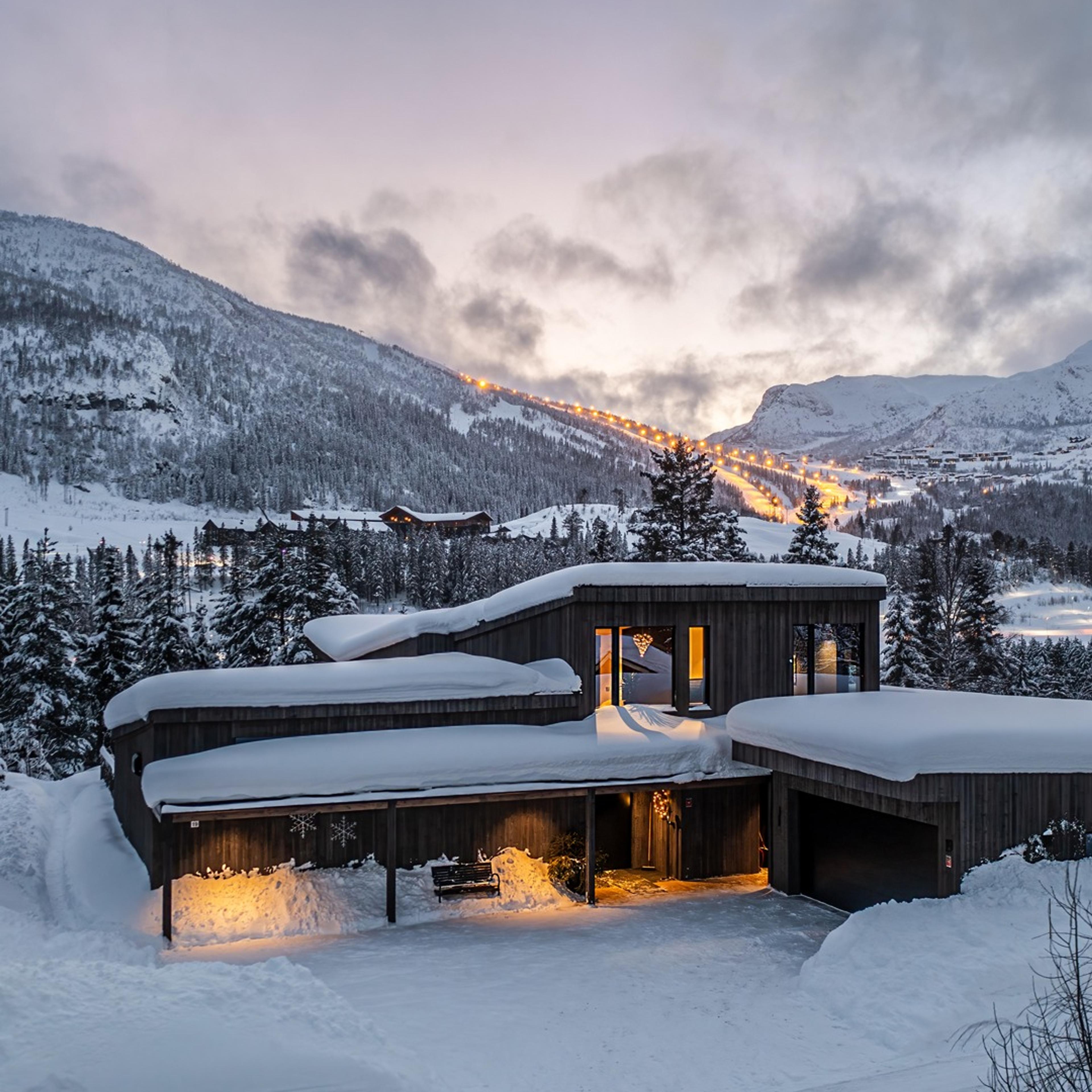 Arkitekttegnet enebolig bygget for kunde på fjellet