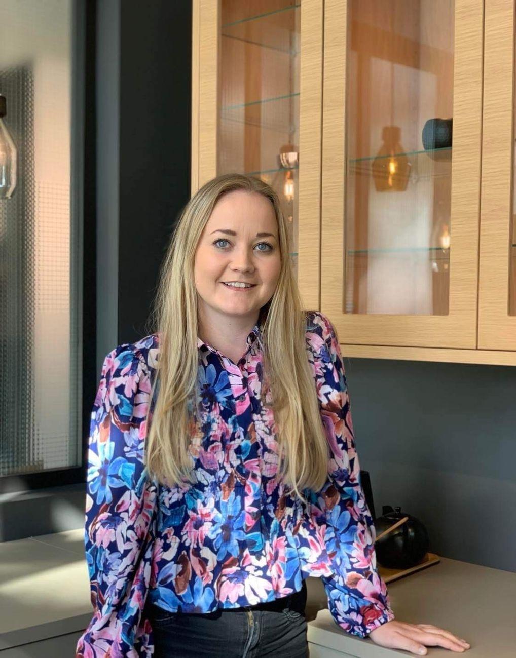 Selger i Drømmekjøkkenets butikk i Lillestrøm, Marthe Wethal