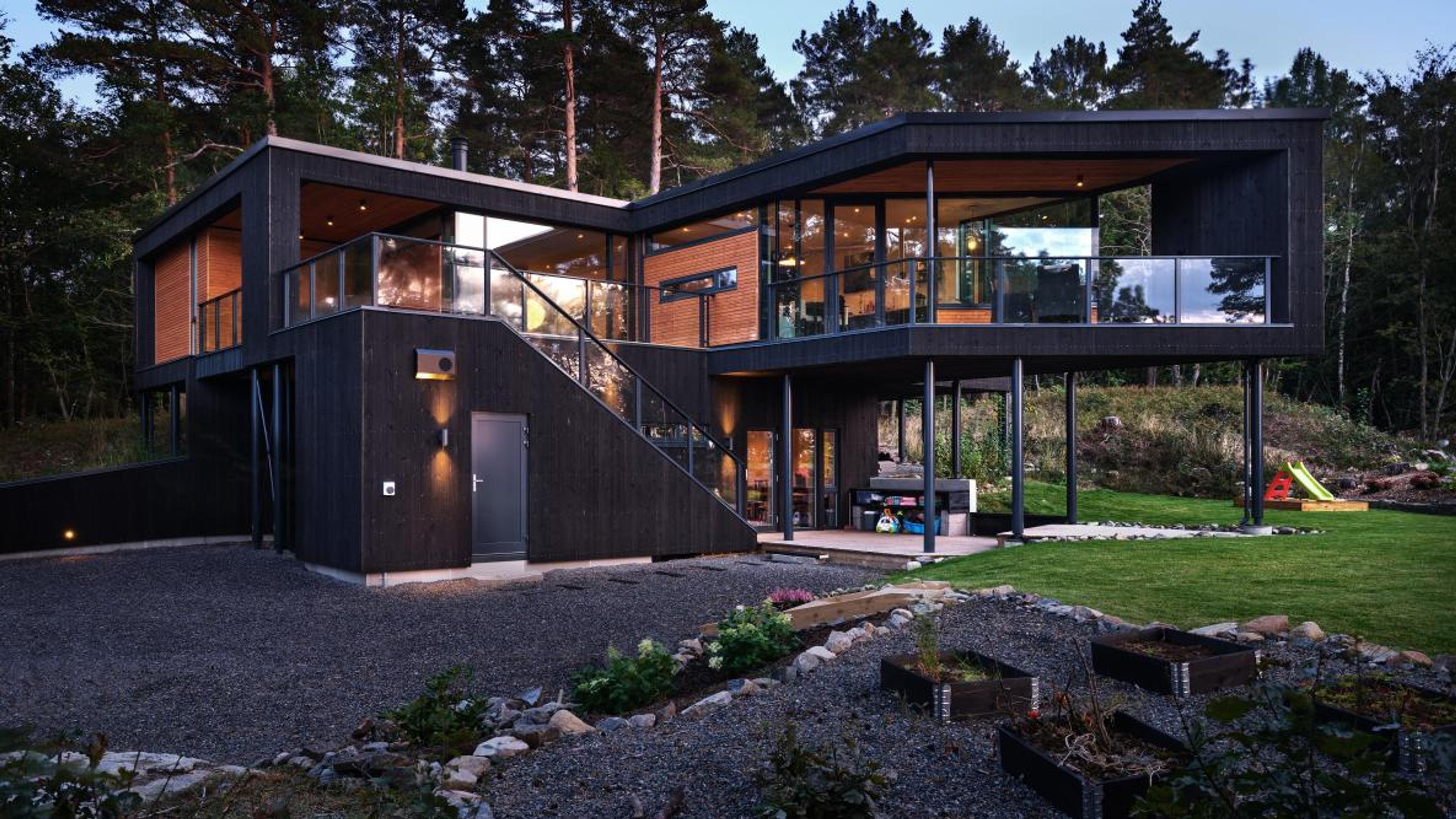 Arkitekttegnet hus i skogen
