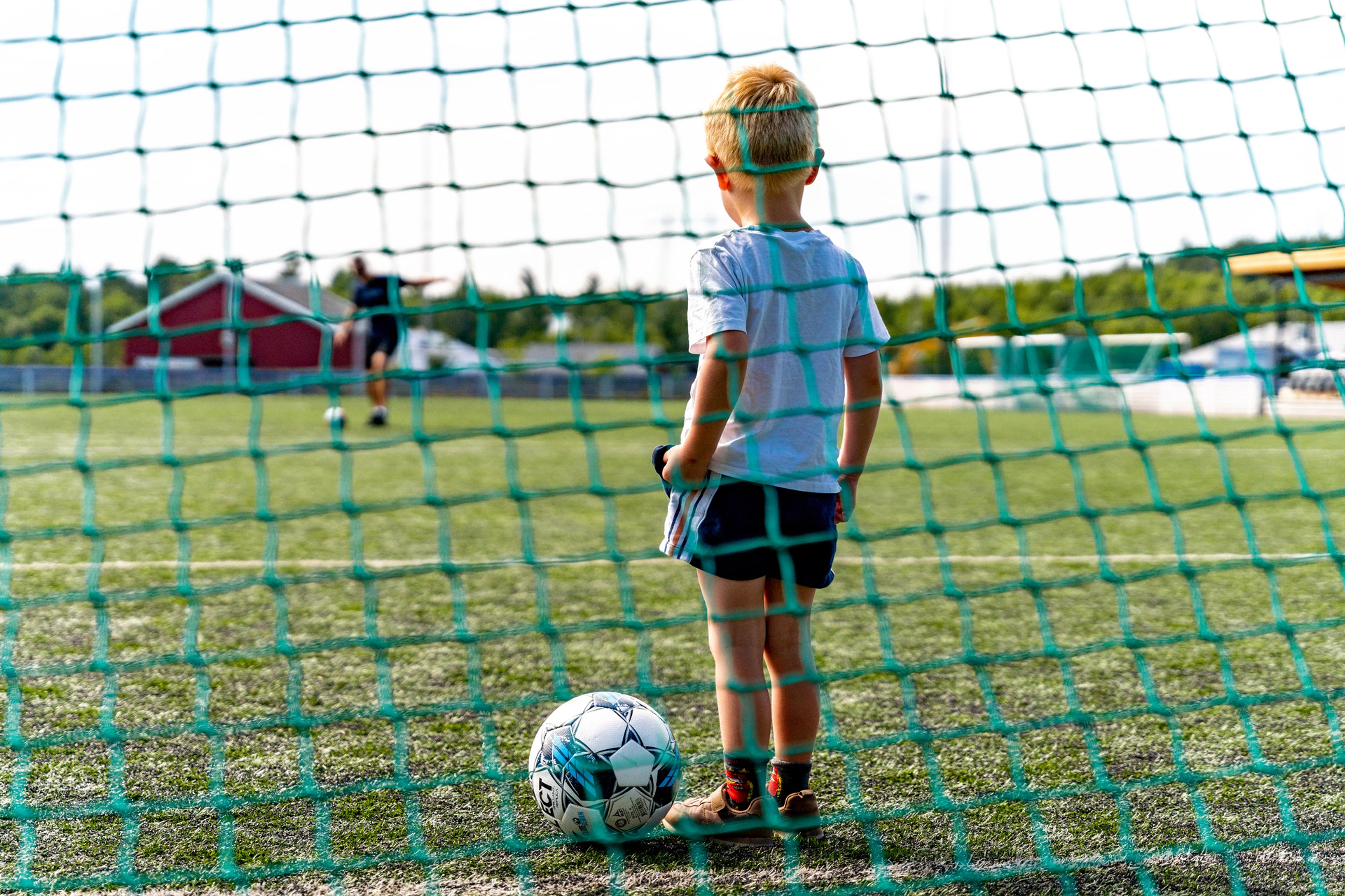 gutt i fotballmål