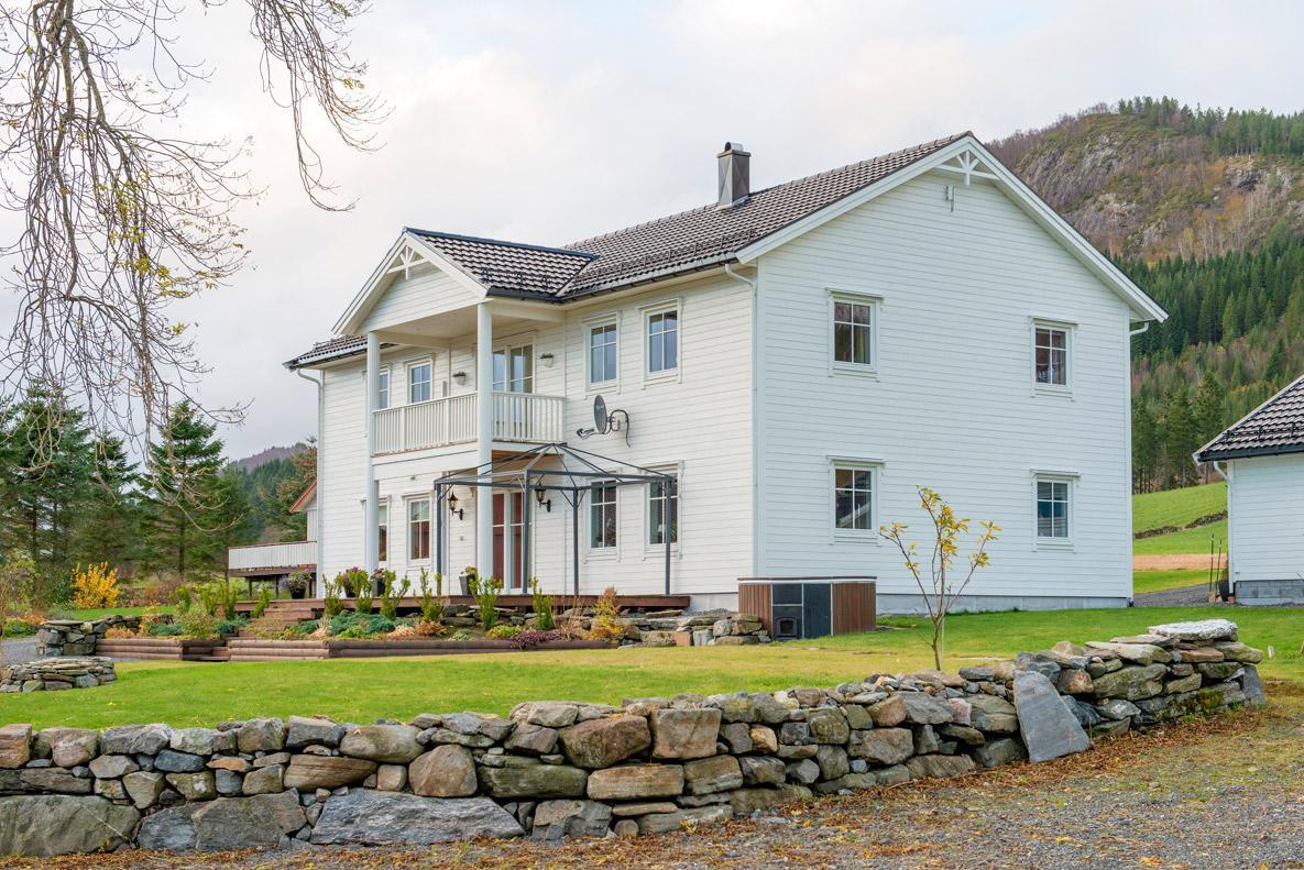 Denne flotte varianten av eneboligen Orion bygde vi på en flott utsiktstomt for en kunde i Averøy.