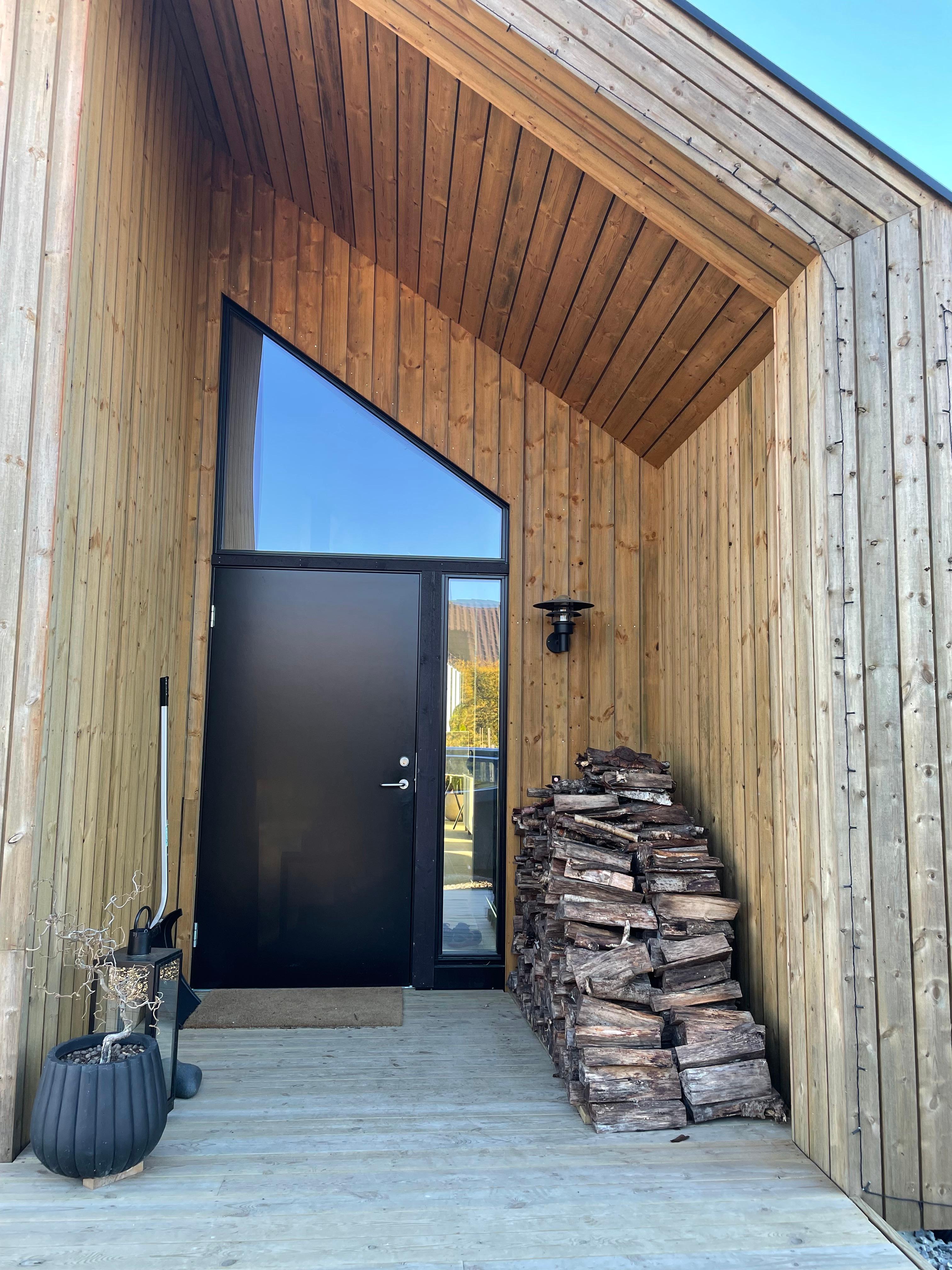 Flott inngangsparti som sier Velkommen inn!