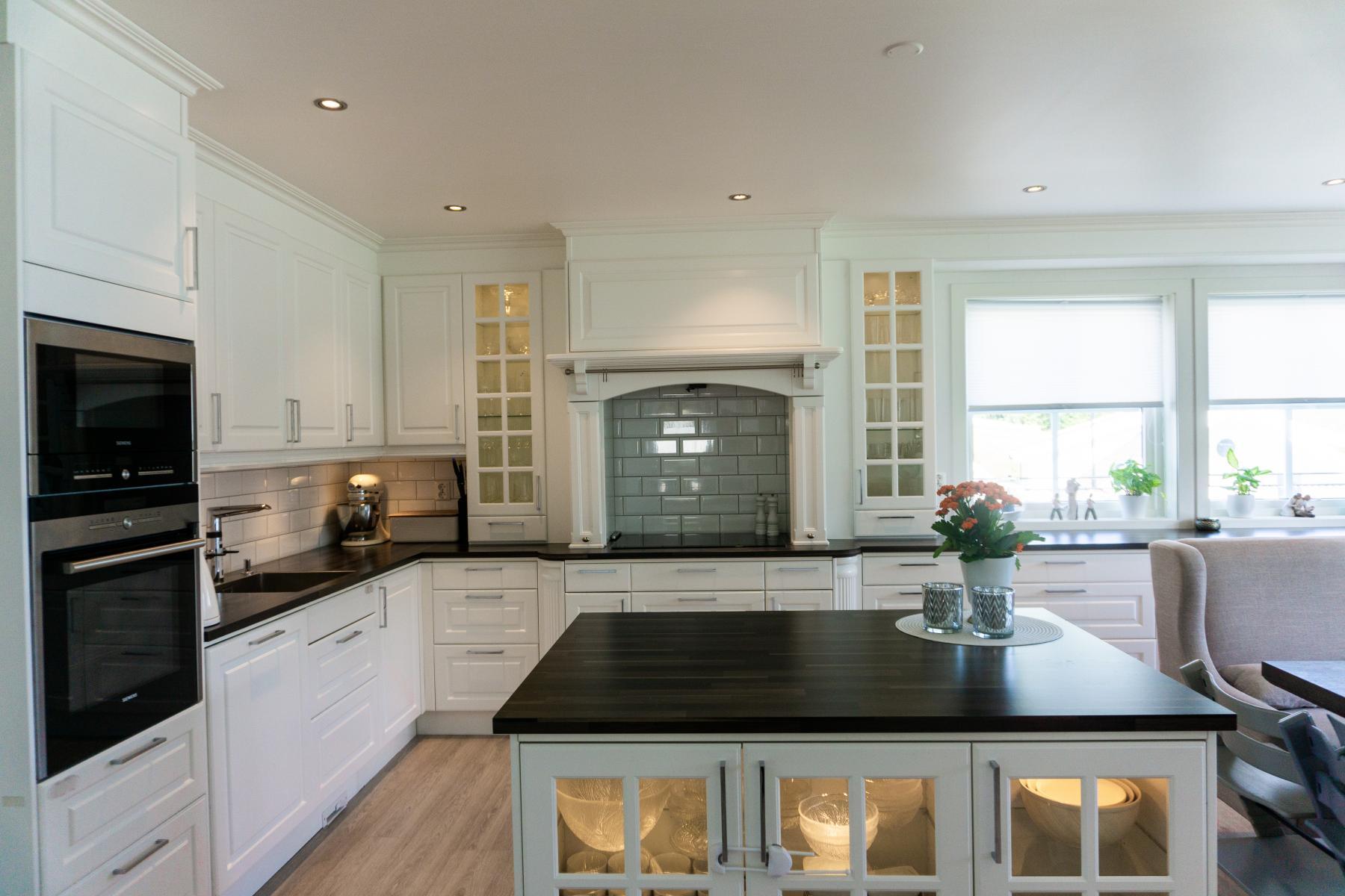 Stort klassisk kjøkken