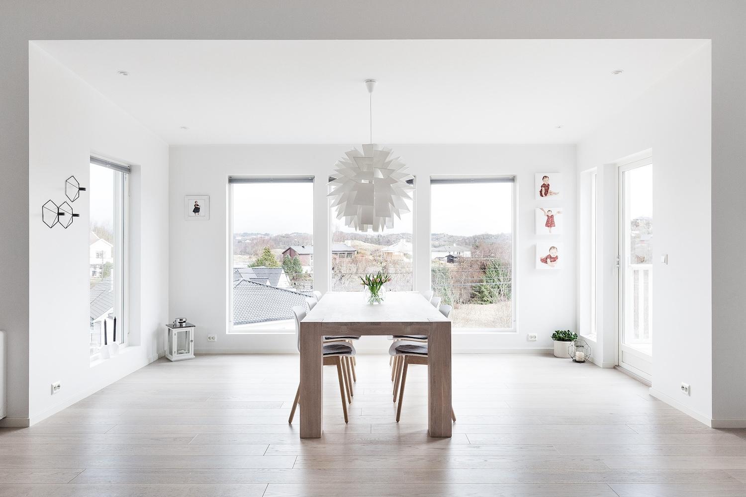 Du får fortsatt masse deilige dagslys inn med soldempende glass fra Lyssand.