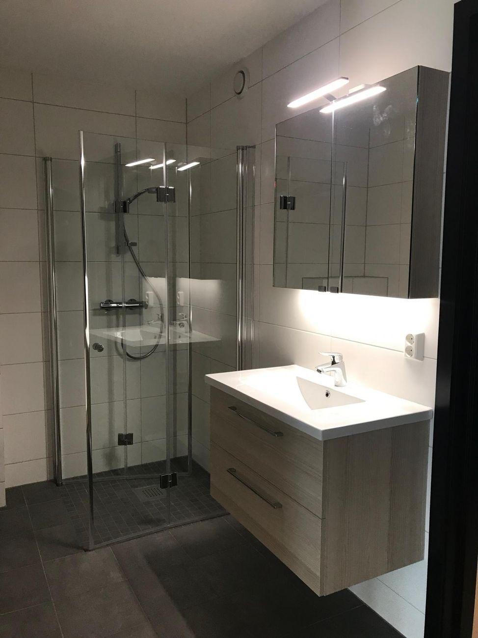 Dusjvegger fra VikingBad 90*90.