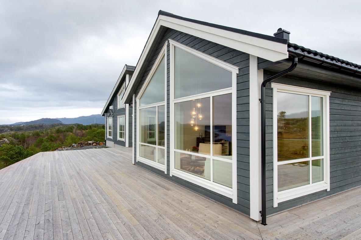 Lystig, stor terrasse