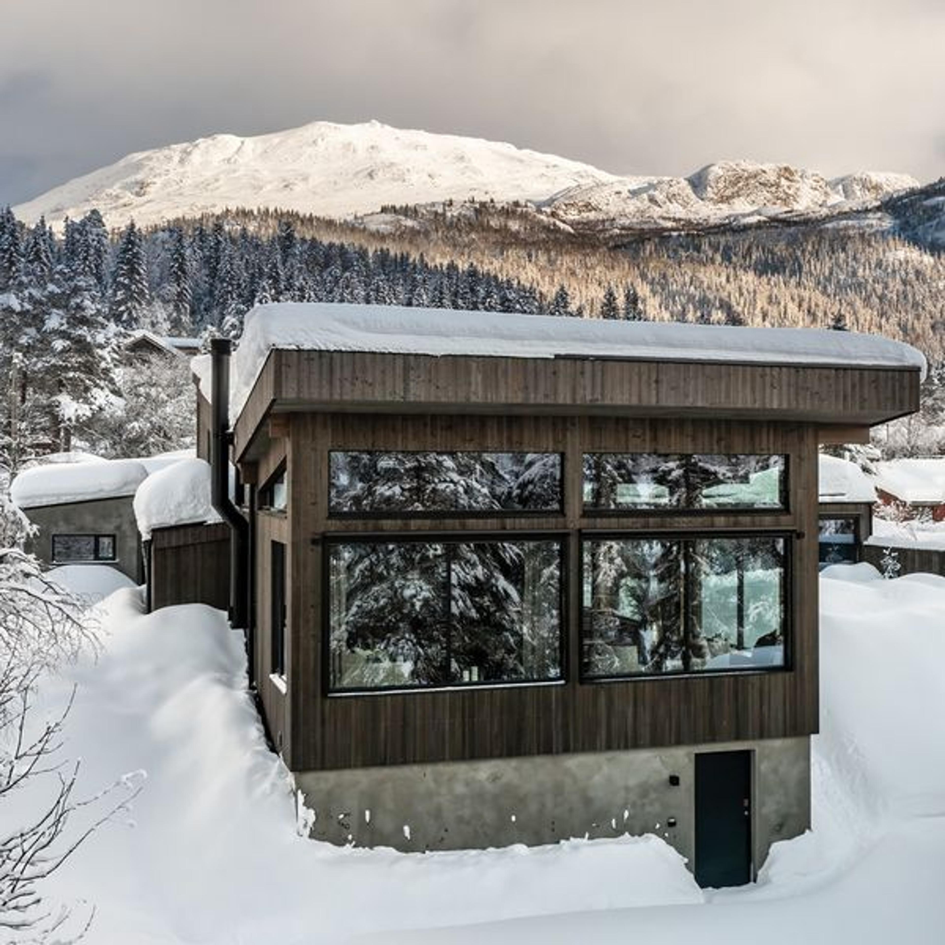 Arkitekttegnet enebolig bygget for kunde på fjellet