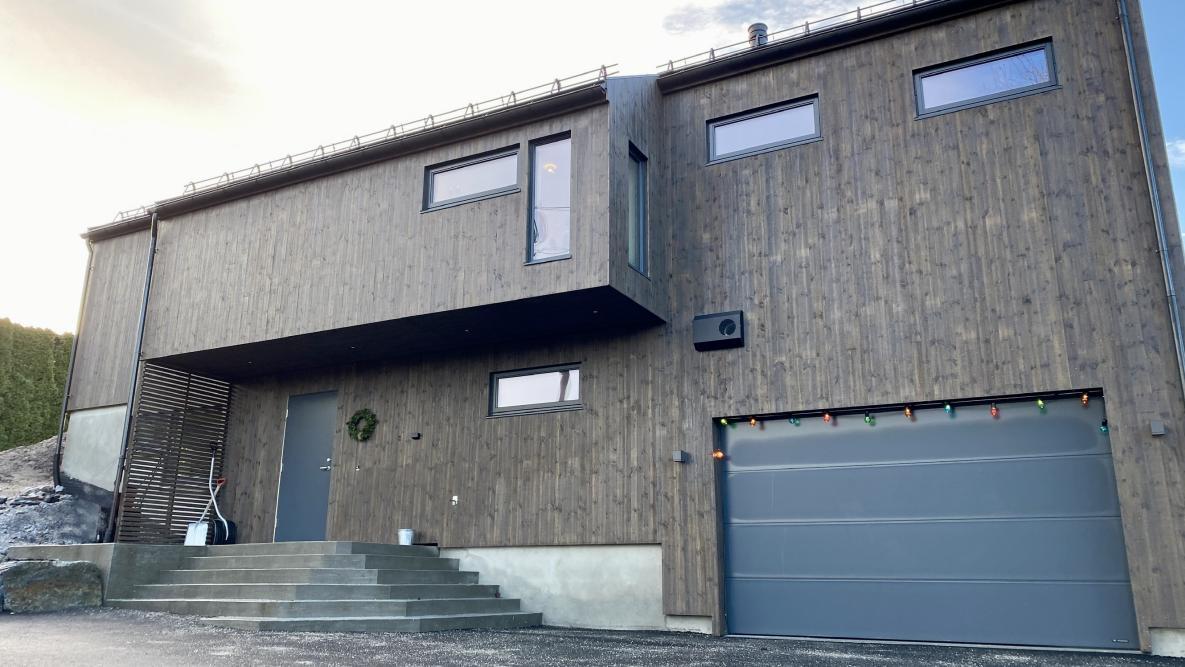 Husets fasade etter renovering med Nordbohus Wari Hus.