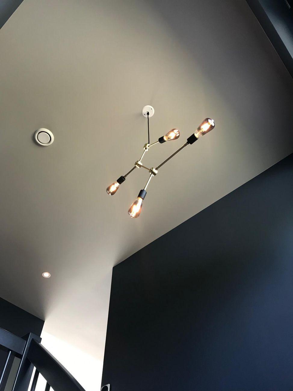 Lampe fra Menu. Modell: Frankling taklampe, messing.