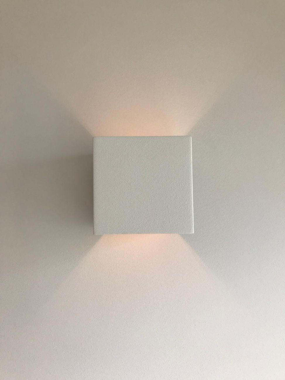 Lampe fra SLV. Denne lampa er av gips og kan males.