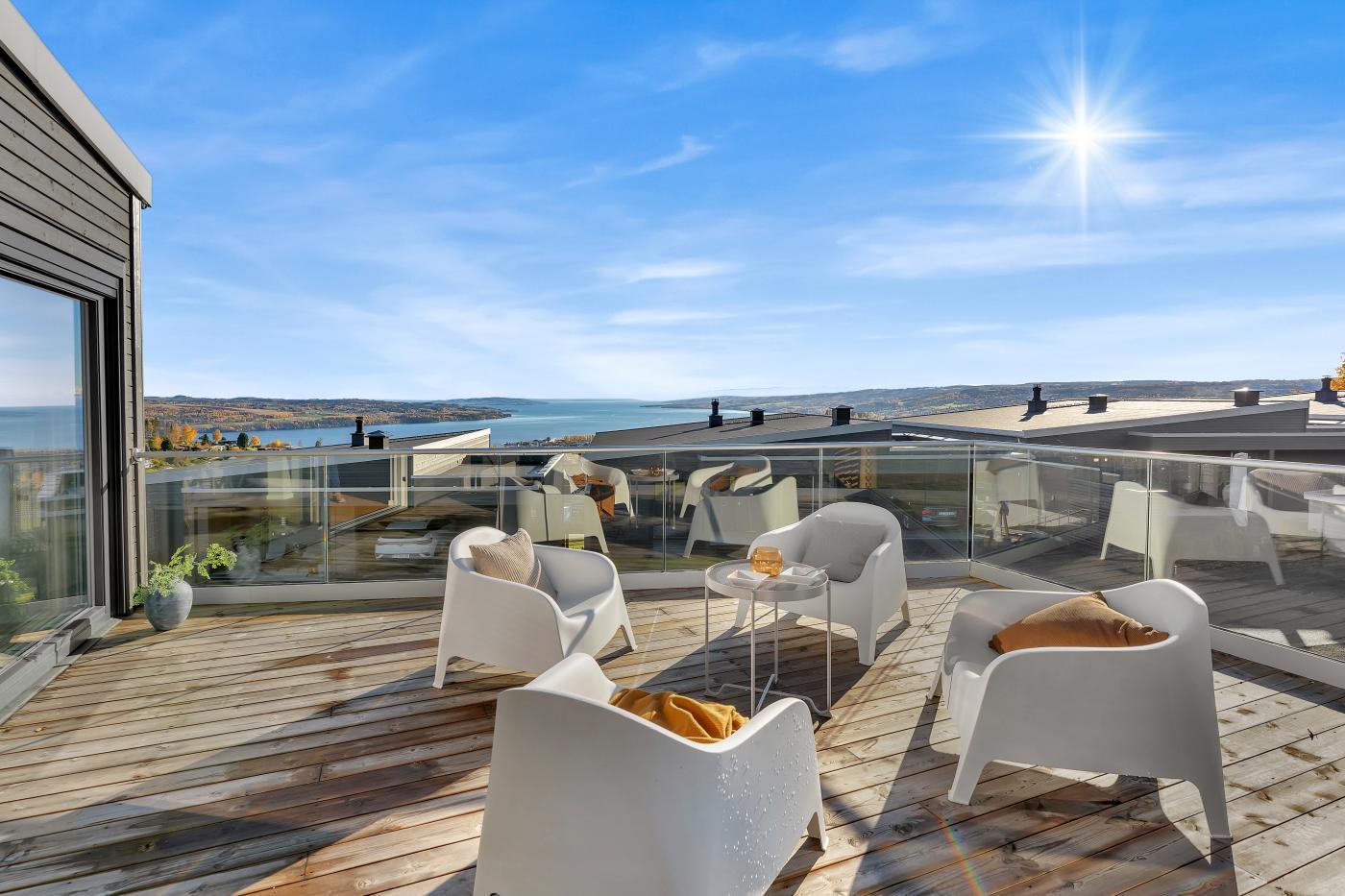 Fantastisk utsikt fra en av flere flotte boliger i Nordbohus Innlandet avd. Gjøvik sitt Plug&Play-konsept.