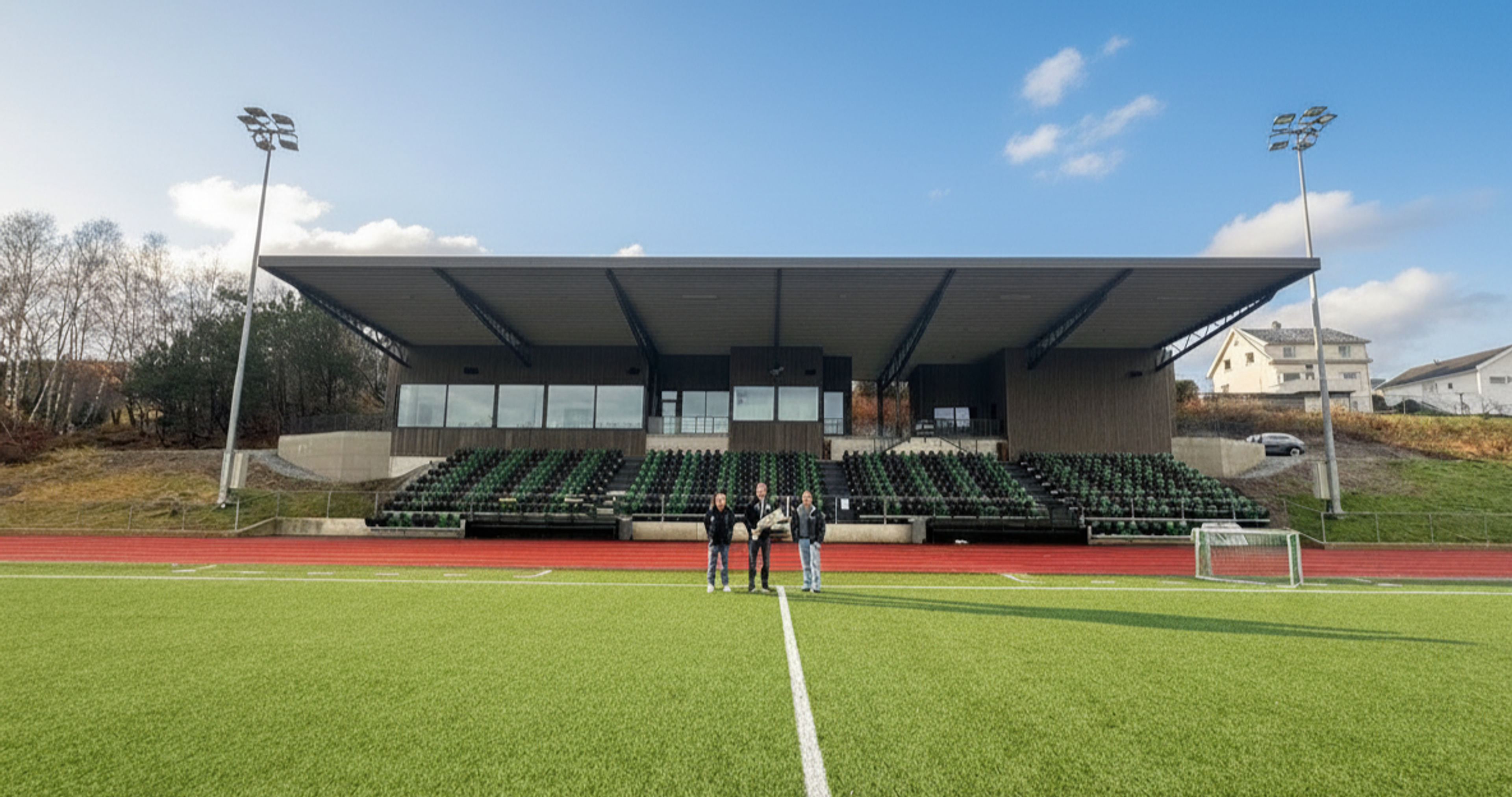 Staal Jørpeland ny tribune