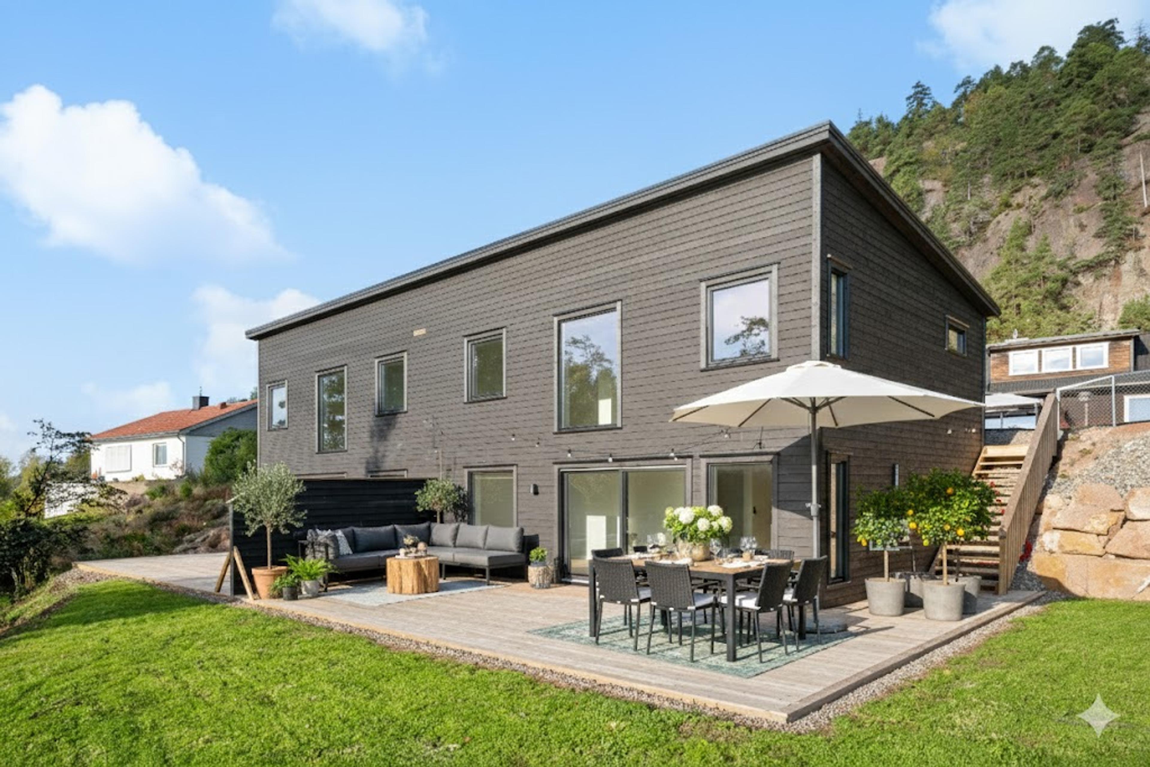 Velkommen til Øvre Skoledalen 10 – en flott enebolig på solrike Tofte