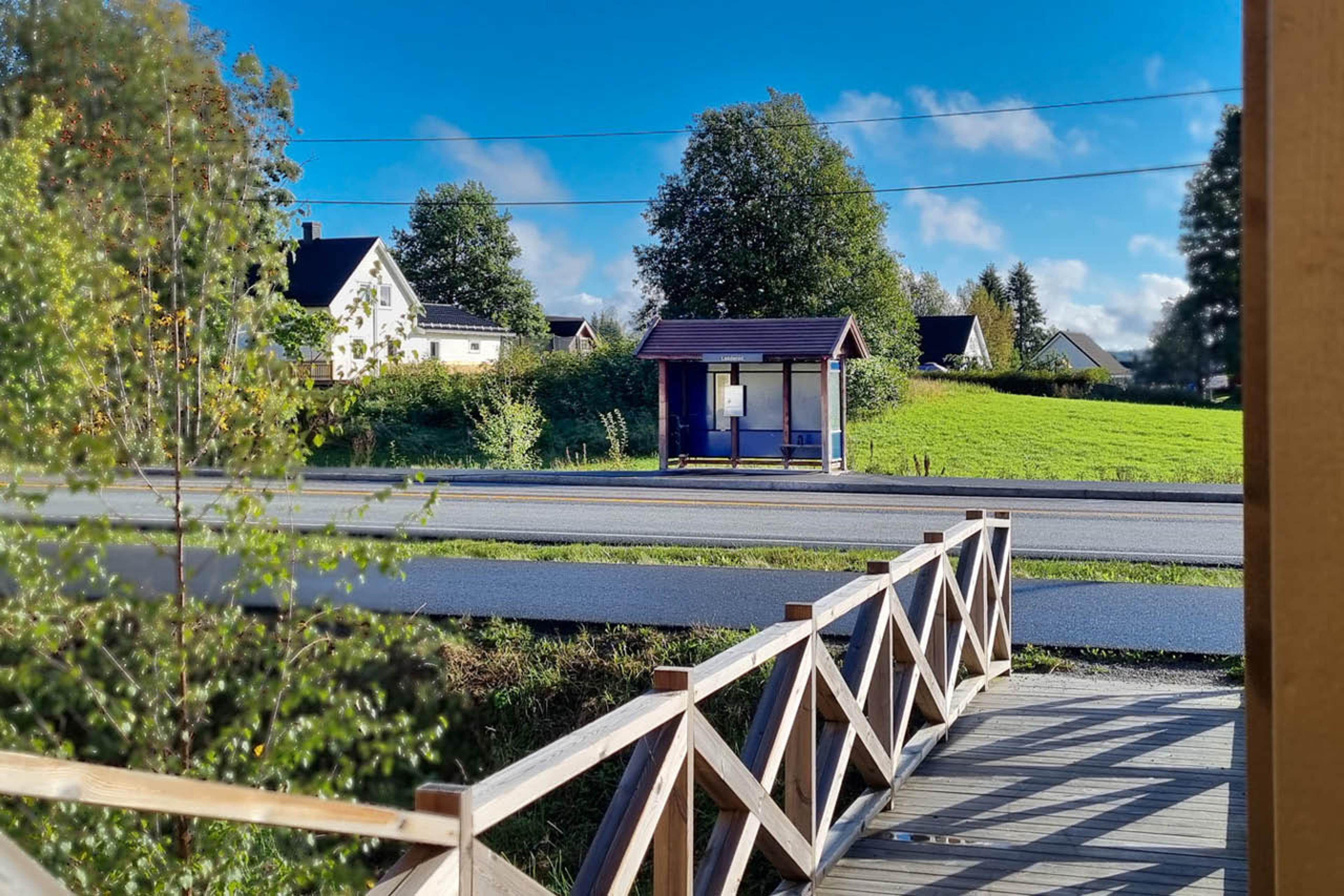 Foto av bussholdeplass utenfor Ladderudløkka på Råholt