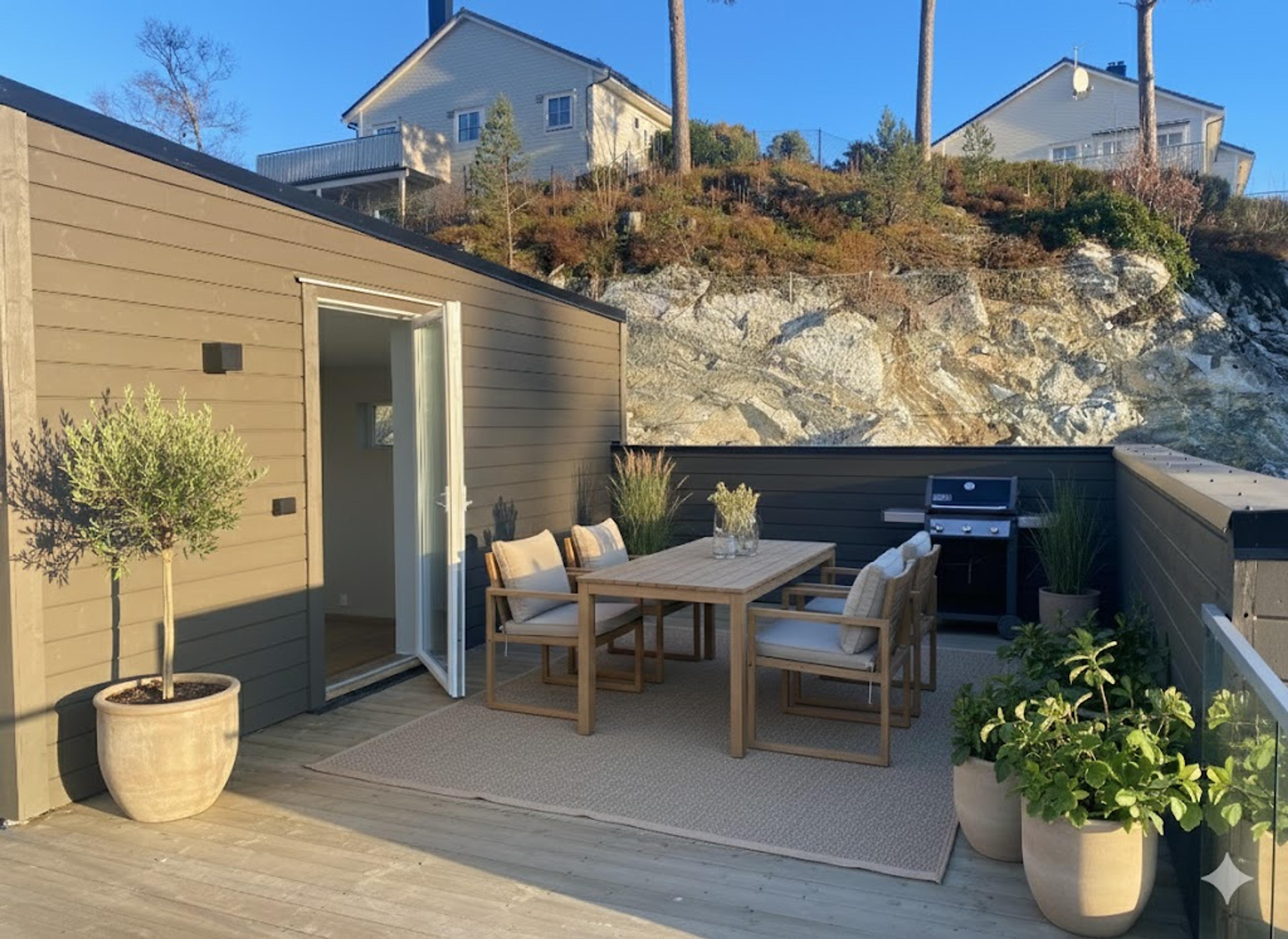 Lune kroker på terrassen, denne delen vil være veldig egnet som grill og sofagruppe