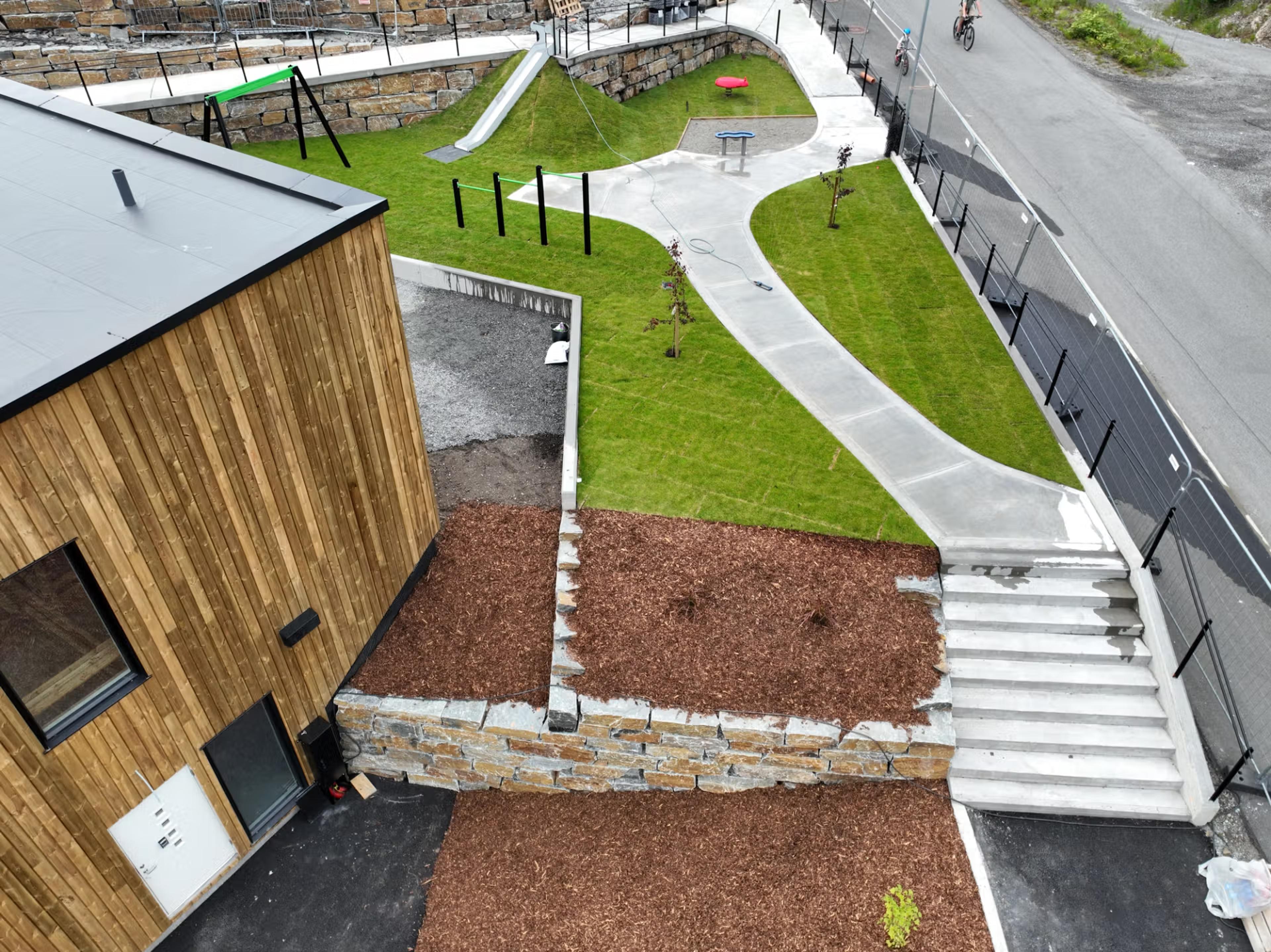 Lekeplass og uteområde