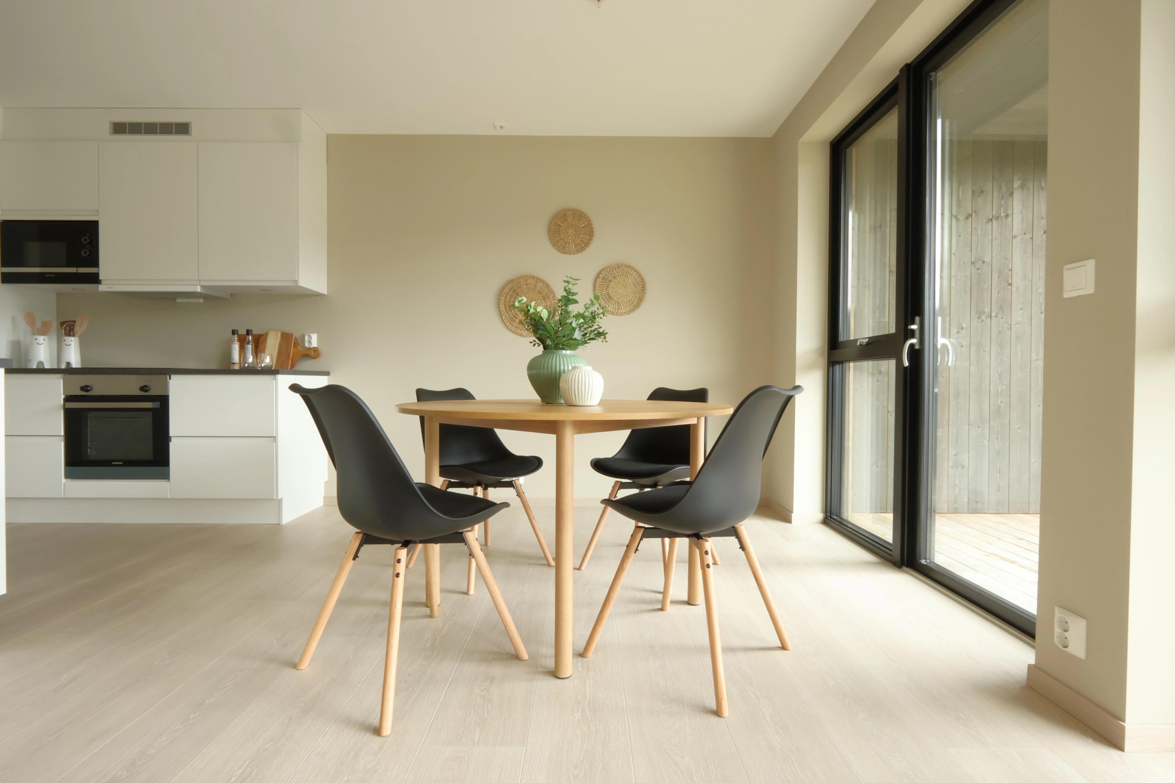 Spisestue i ny moderne leilighet