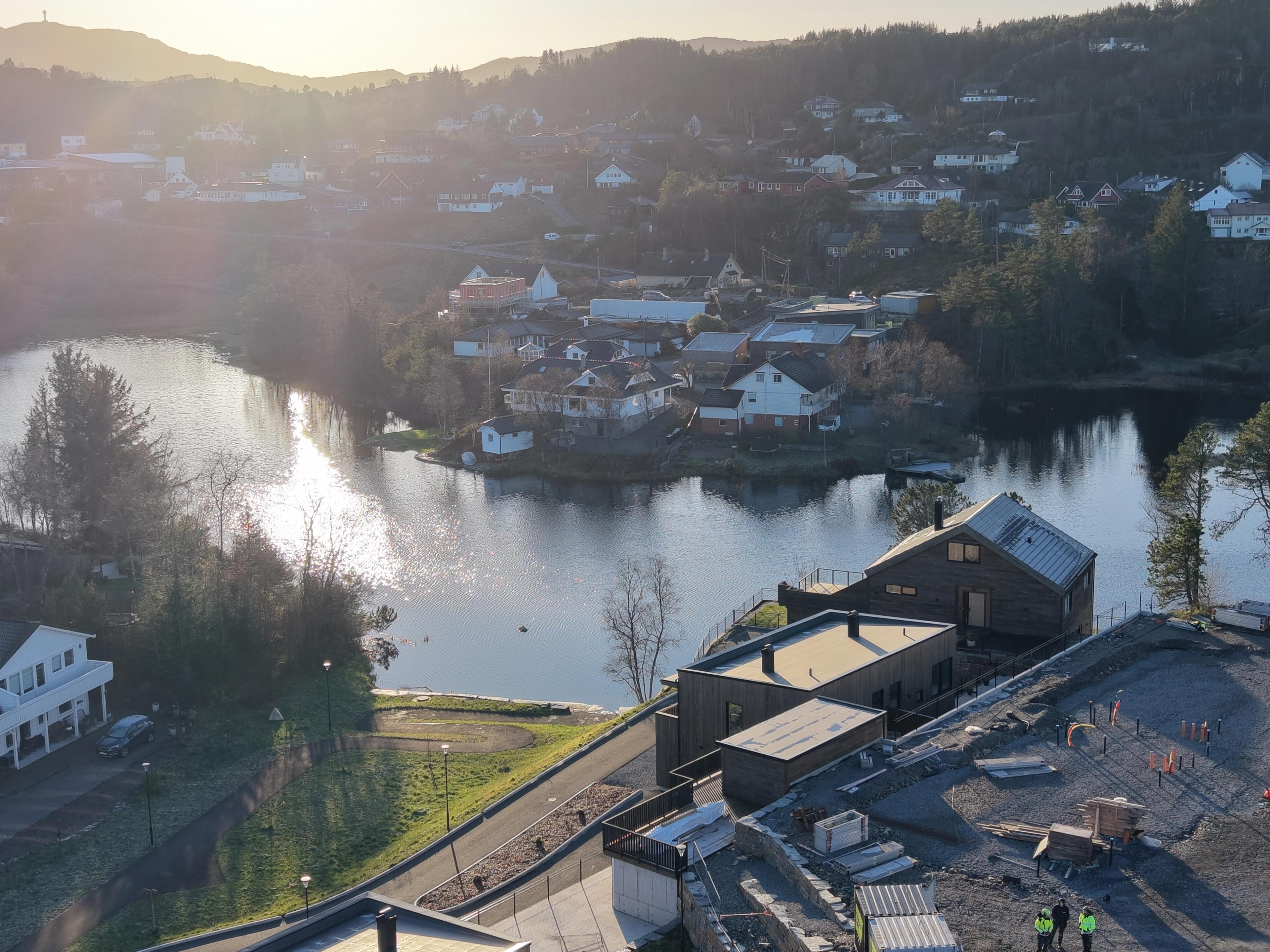 Moderne, romslige leiligheter med unik beliggenhet ved vannet