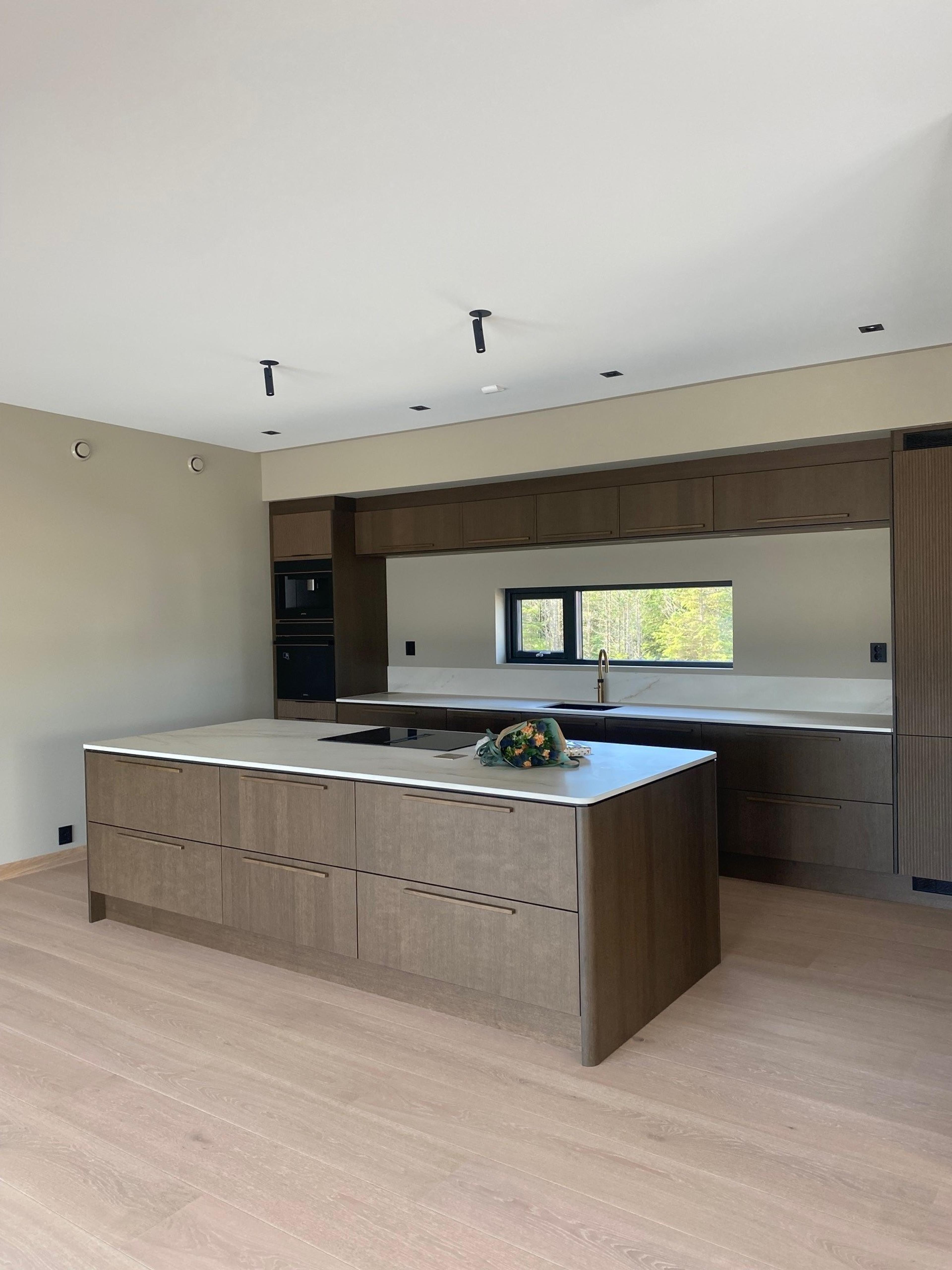 Kjøkken levert fra Sigdal her, men vi samarbeider også med HTH og Drømmekjøkkenet