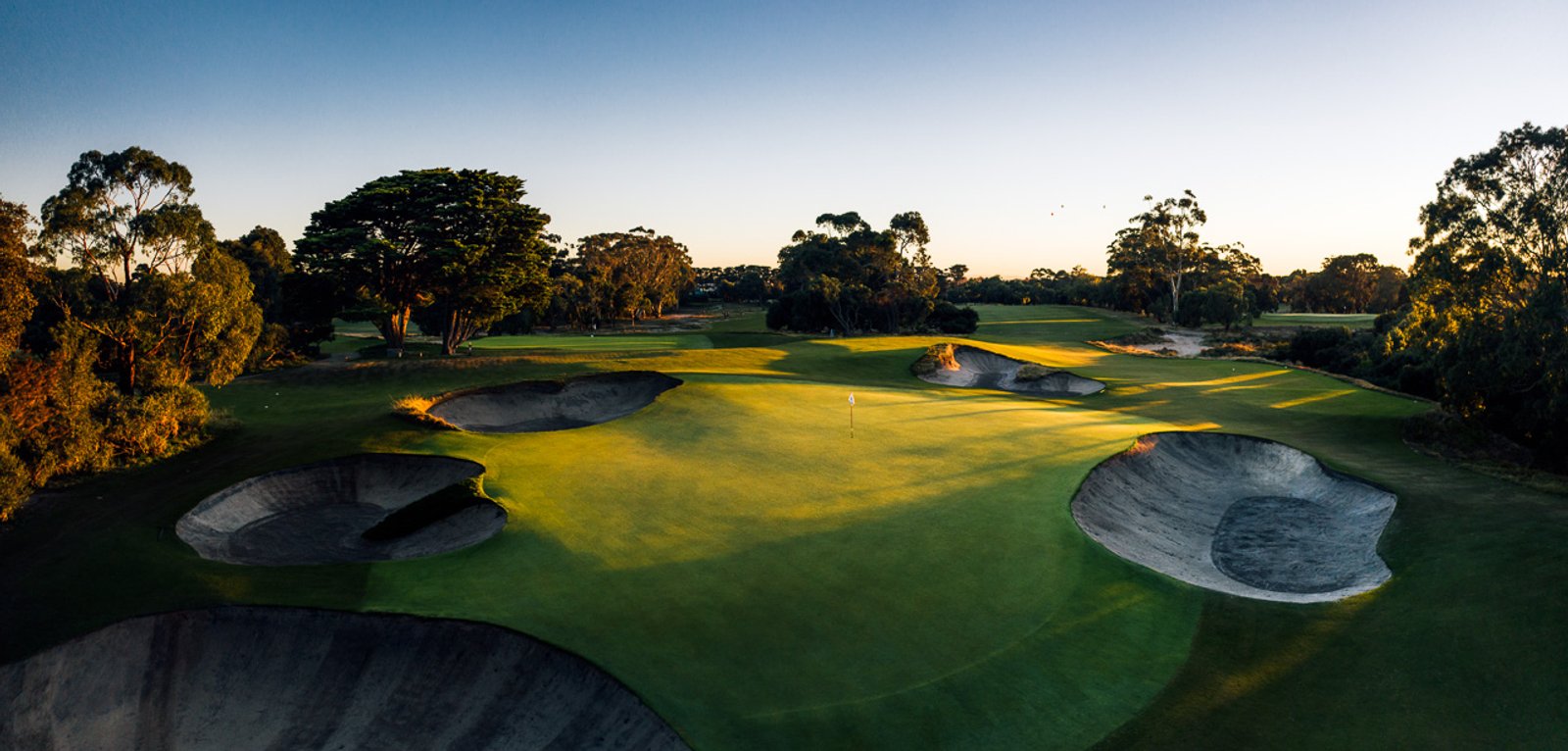 Victoria golf course — image 10