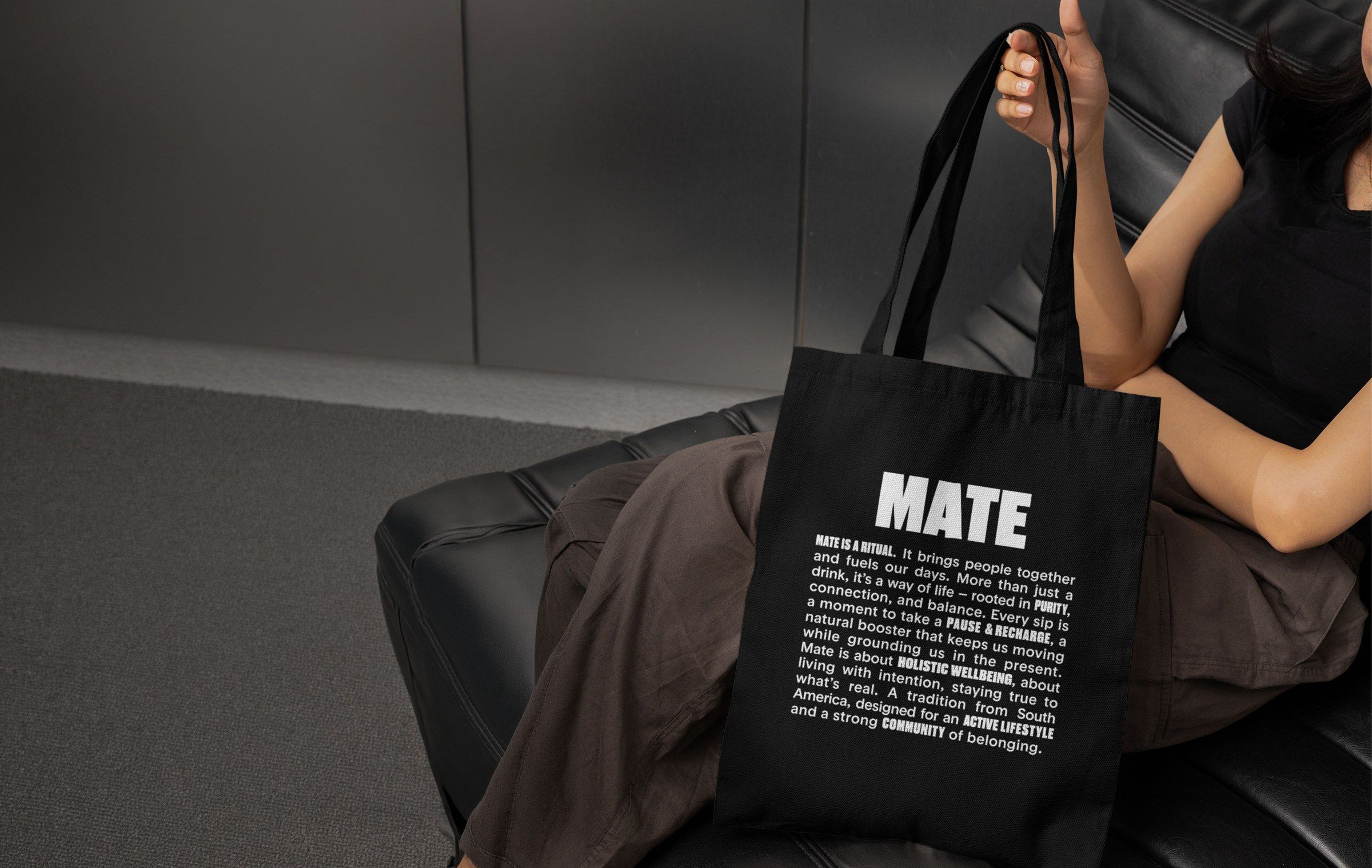 Schwarze Stofftasche mit Mate-Aufdruck