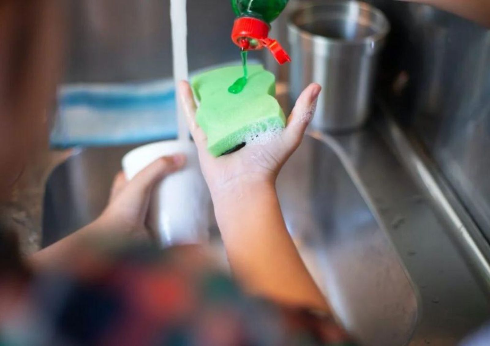 Trinkflasche reinigen eco bottle thermosflasche spuelen stinkt edelstahlflasche hausmittel spuelmittel seife