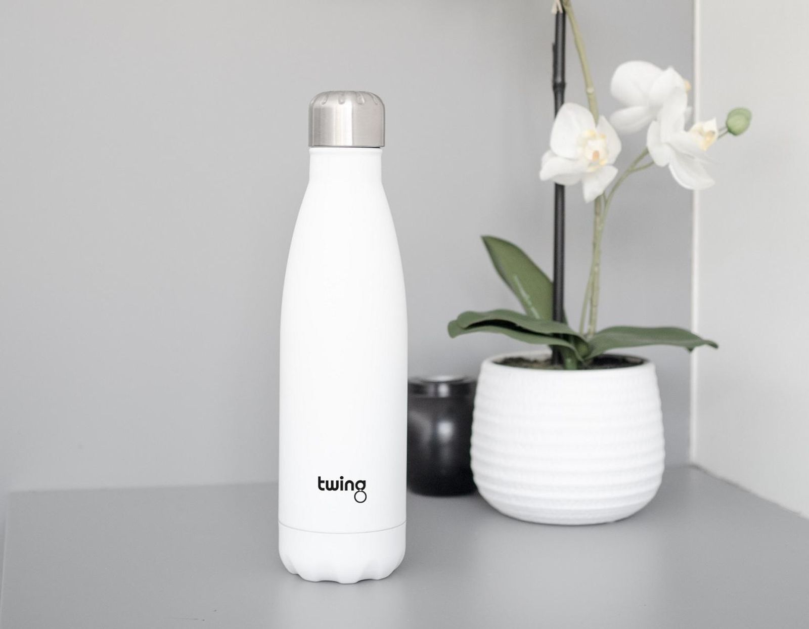 Weisse Edelstahl Trinkflasche bedrucken mit Logo Twing