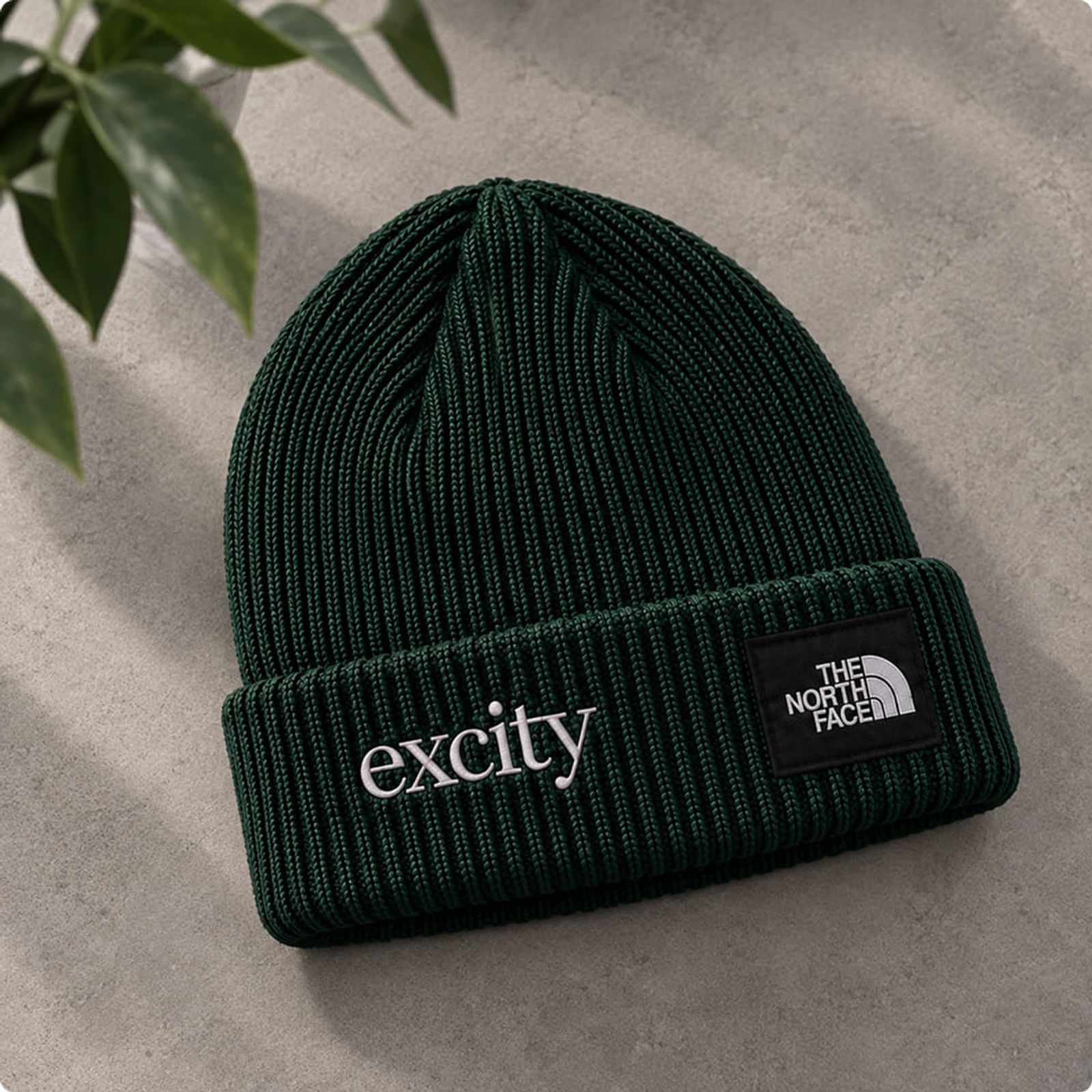 Beanie in certified and recycled fabrics, decorated in Europe