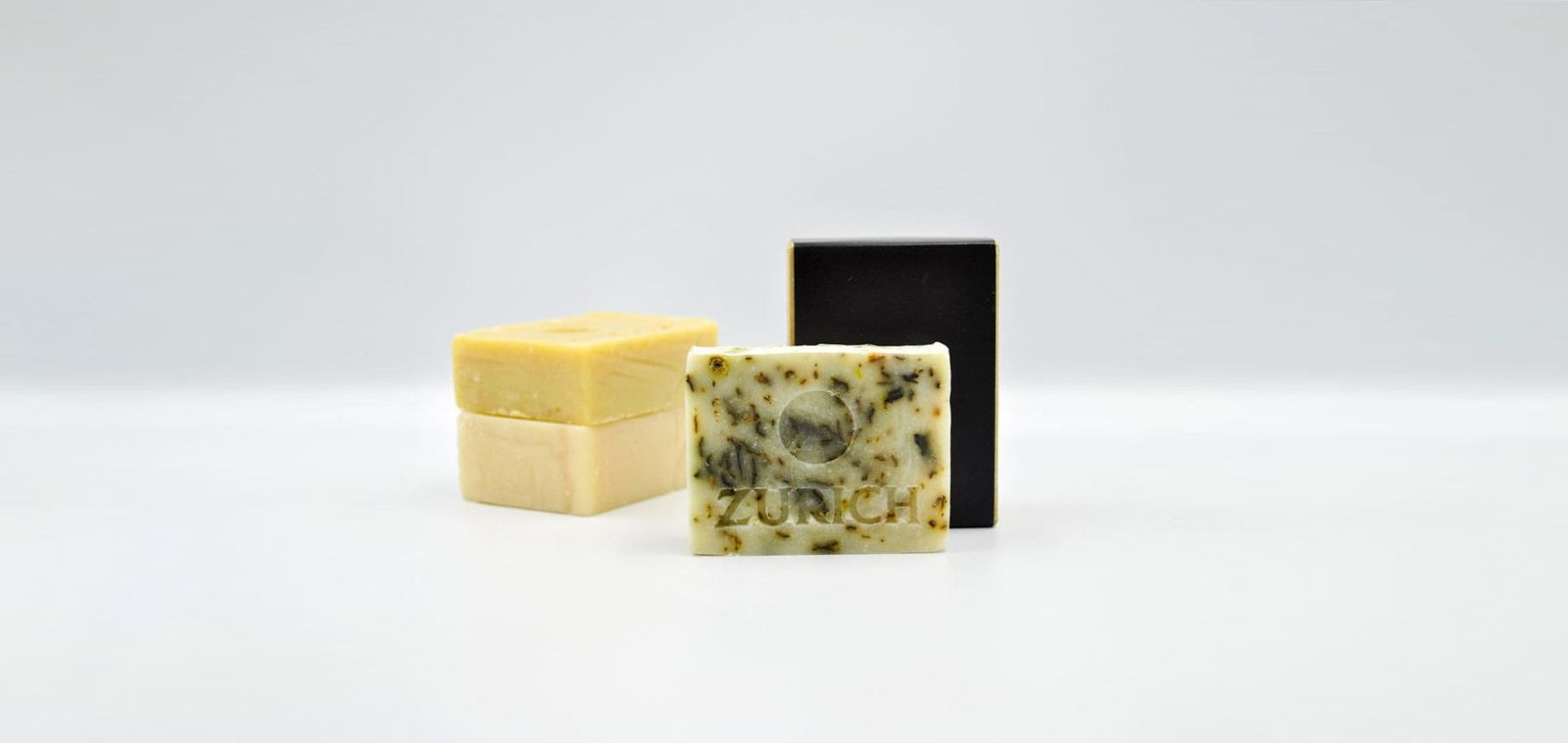 Savon naturel avec le logo Zurich et son étui