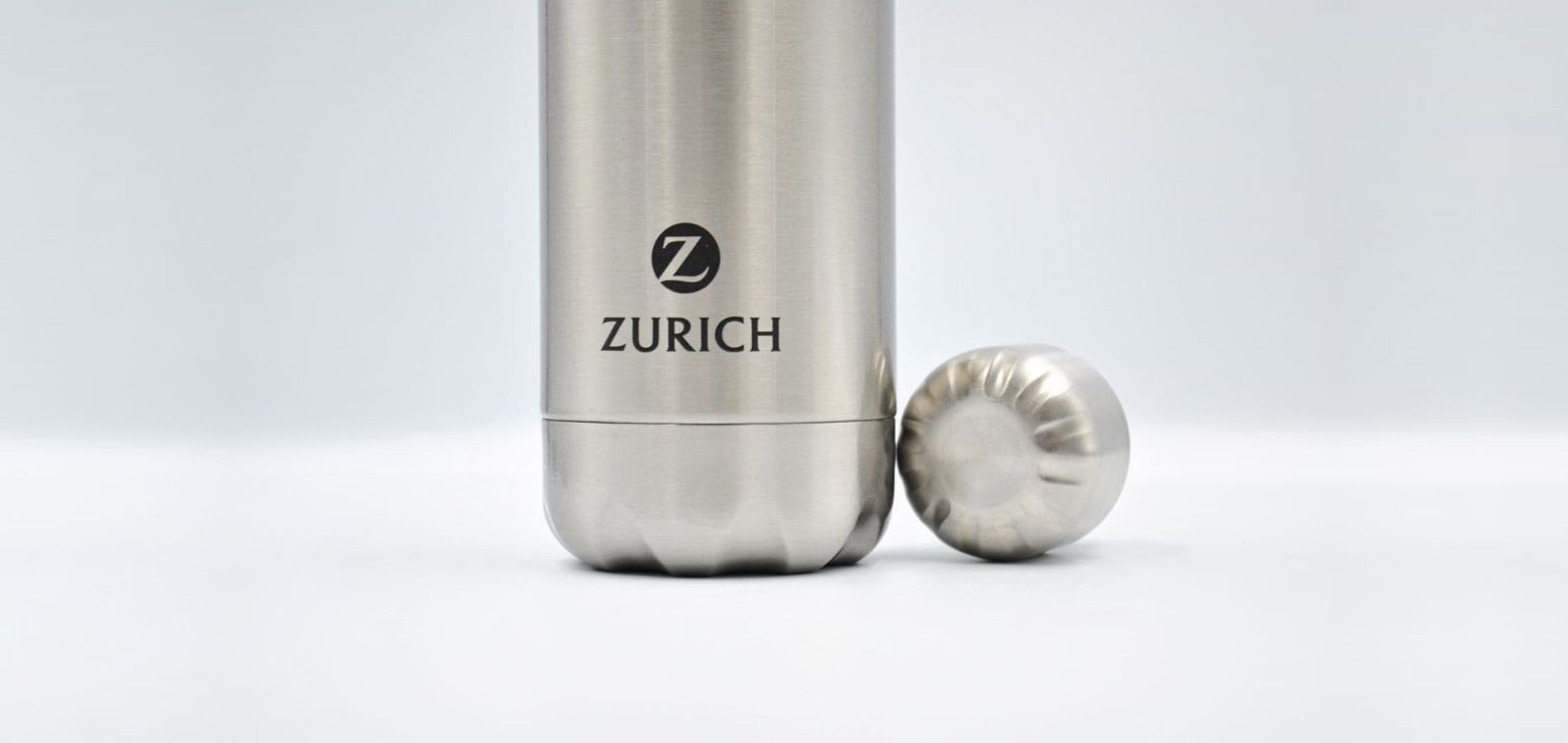 Gravure du logo Zurich sur la gourde en acier inoxydable